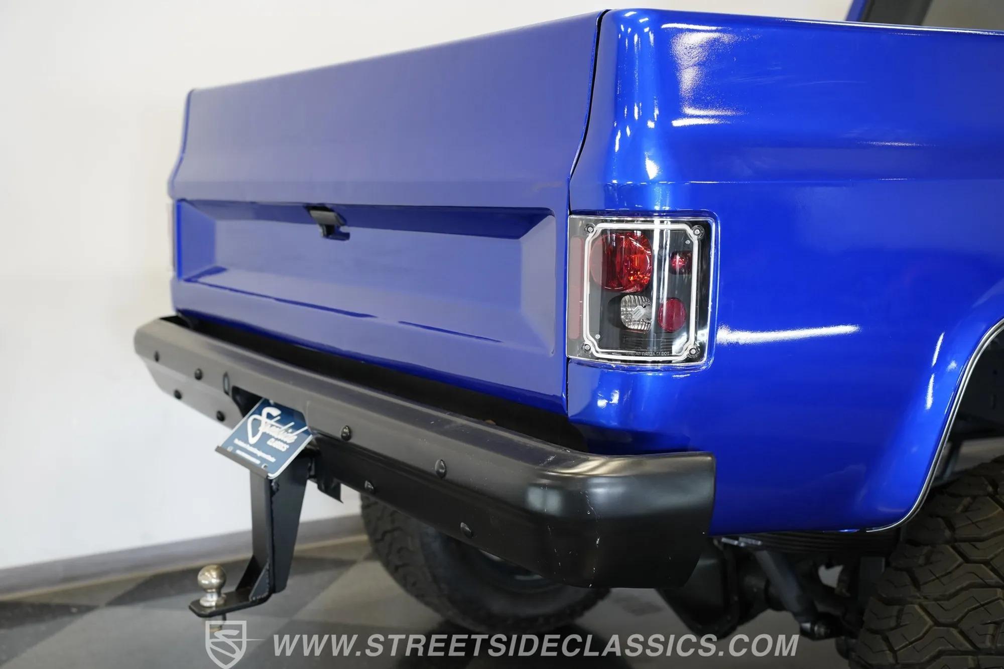 1984 Chevrolet K30 Silverado 4×4 3+3 CREW