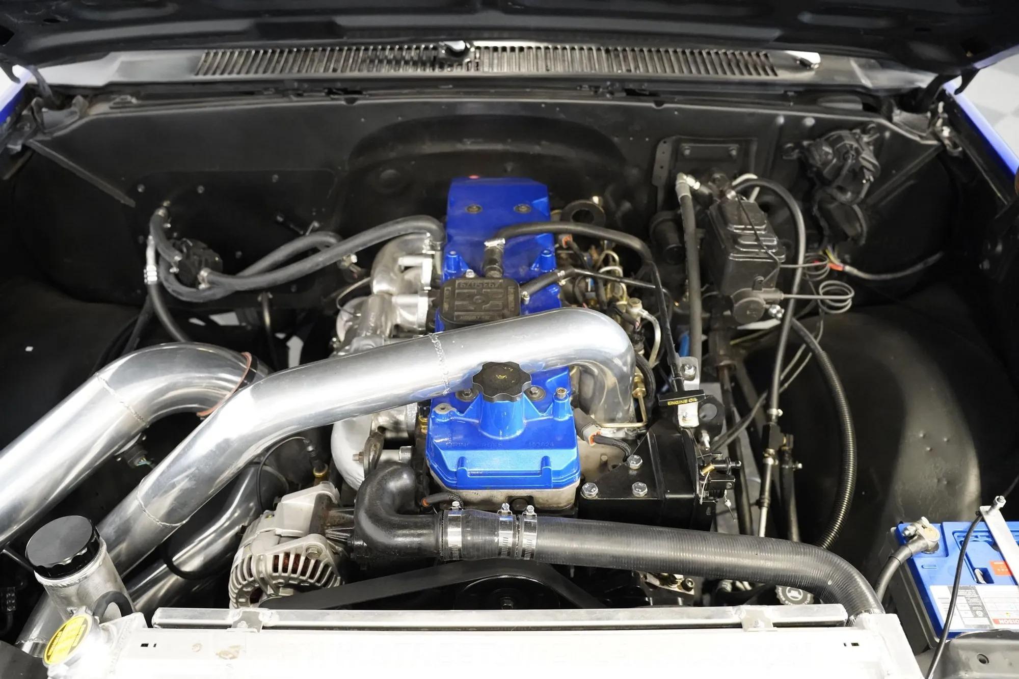 1984 Chevrolet K30 Silverado 4×4 3+3 CREW