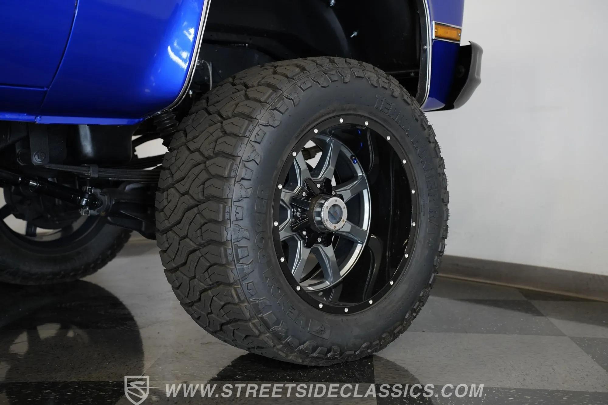 1984 Chevrolet K30 Silverado 4×4 3+3 CREW