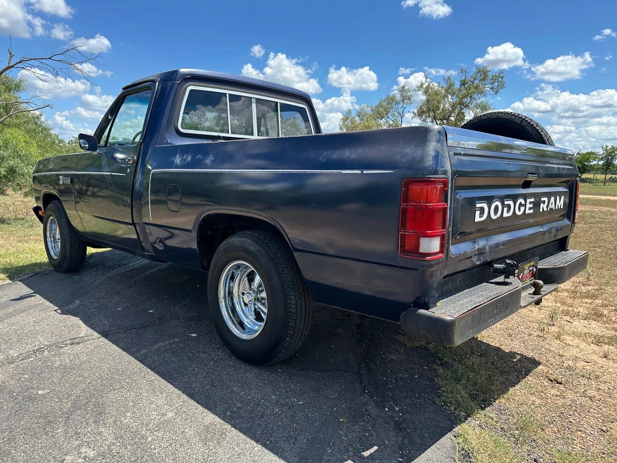 1982 Dodge D-150 SWB Fleetside