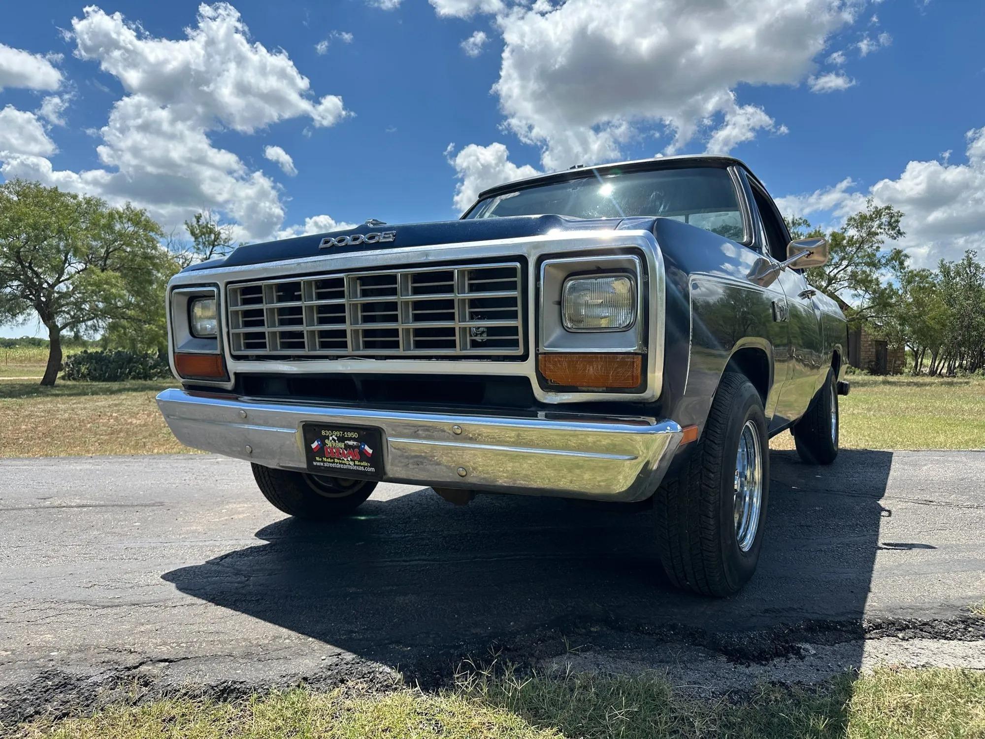 1982 Dodge D-150 SWB Fleetside - 3