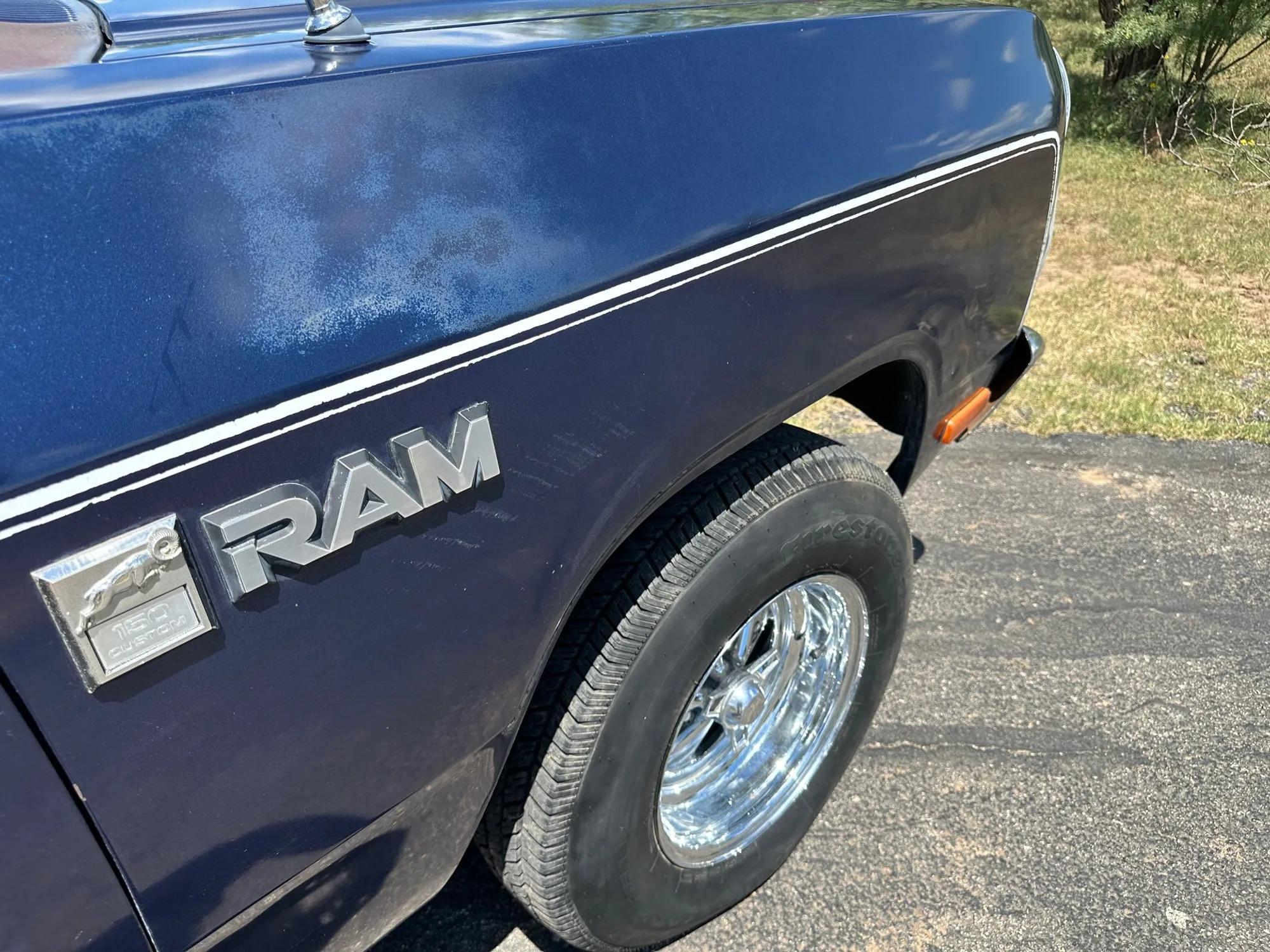 1982 Dodge D-150 SWB Fleetside