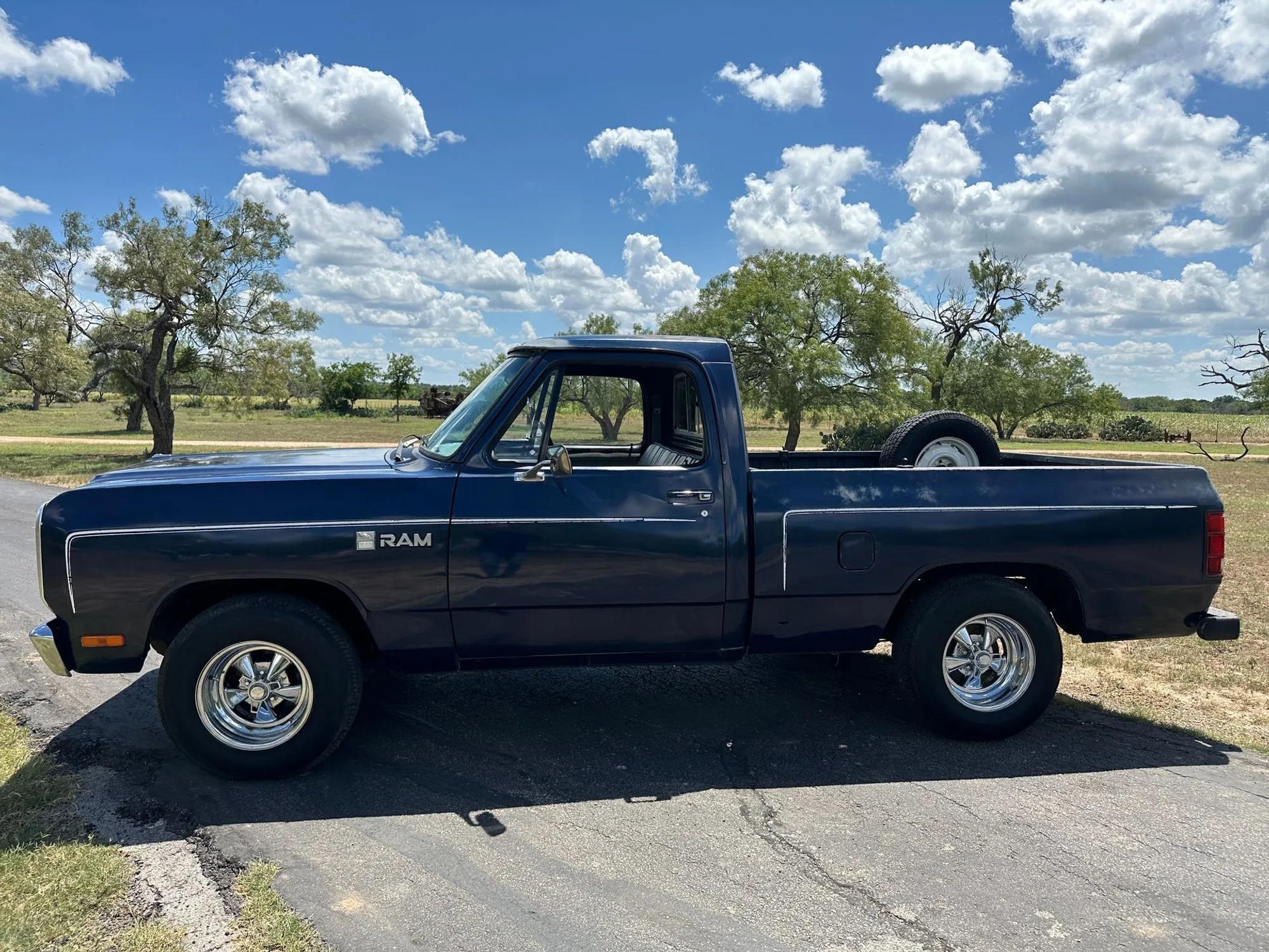 1982 Dodge D-150 SWB Fleetside - 5