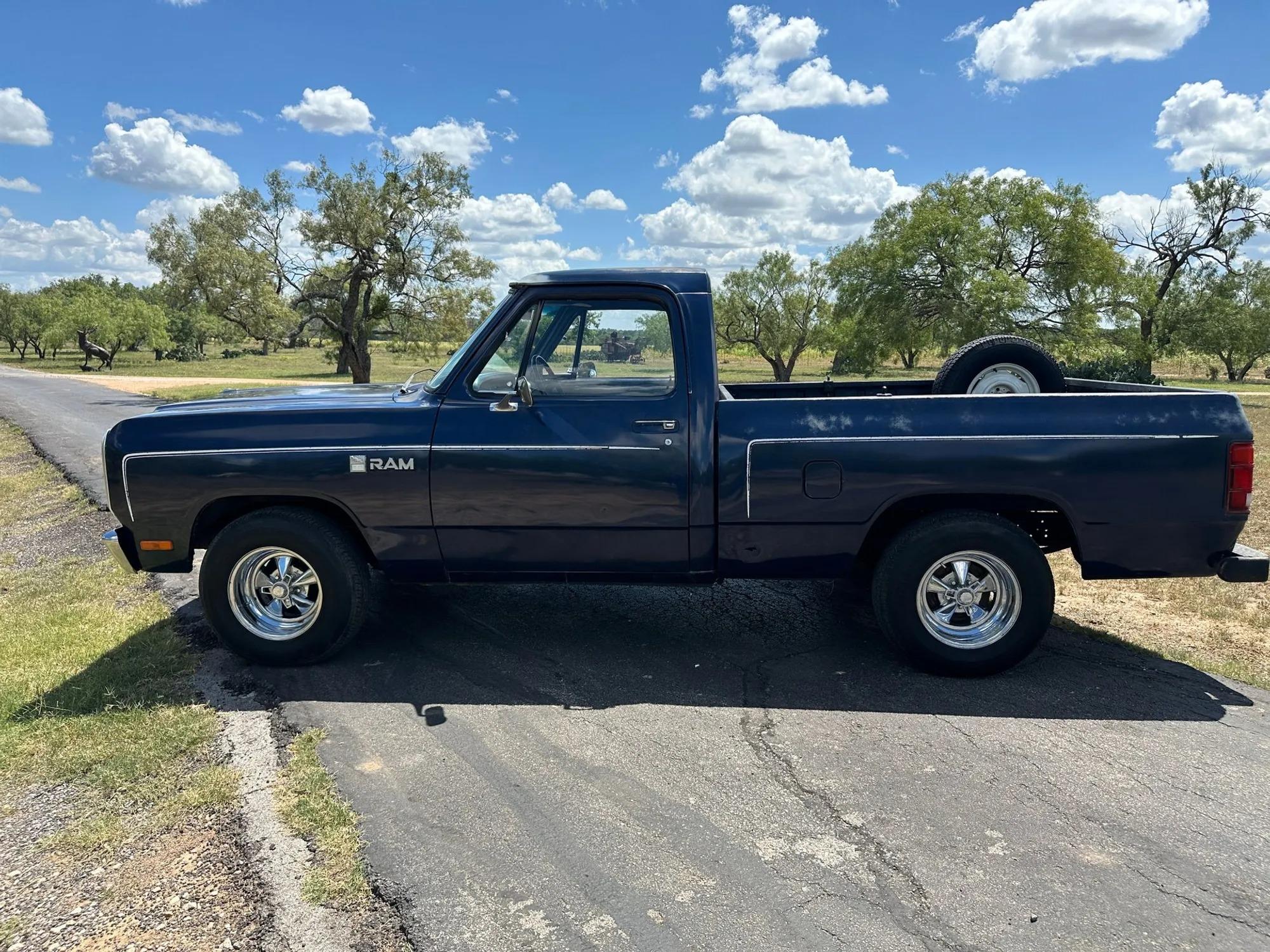 1982 Dodge D-150 SWB Fleetside