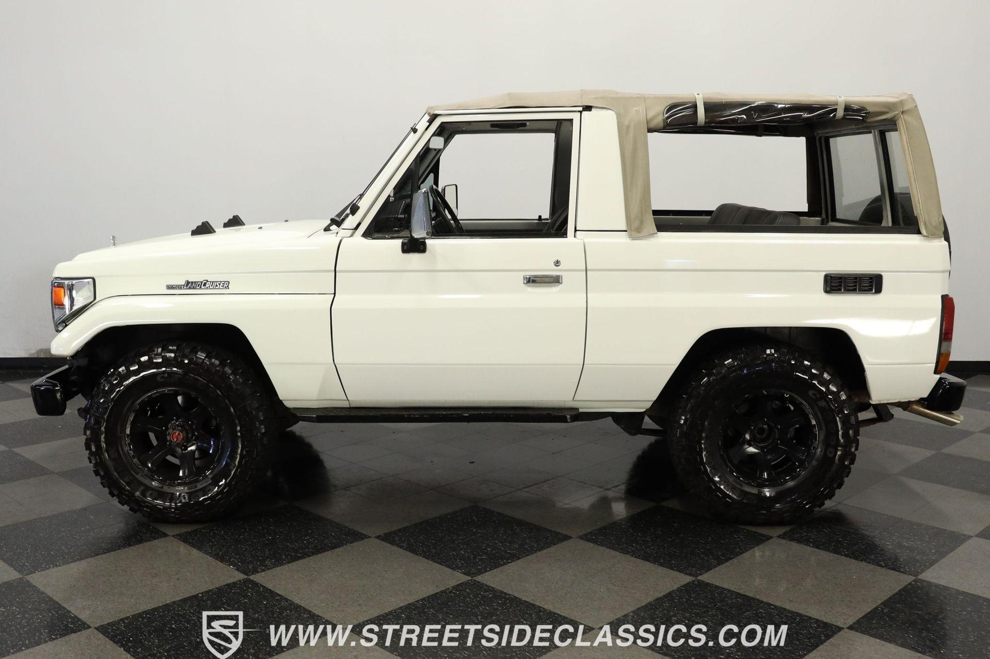 1987 Toyota Land Cruiser FJ73 - 2
