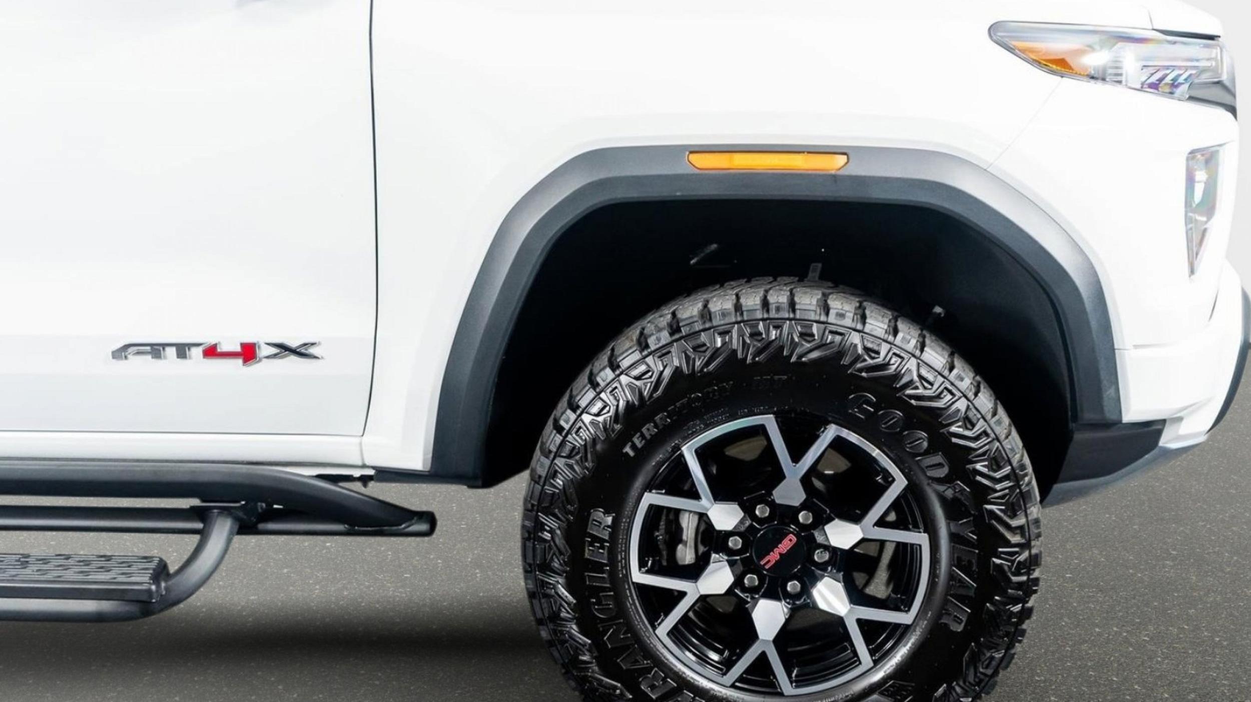 2025 GMC Canyon AT4 - 5