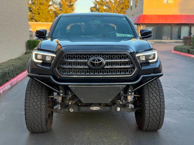 2017 Toyota Tacoma TRD Off-Road - 5