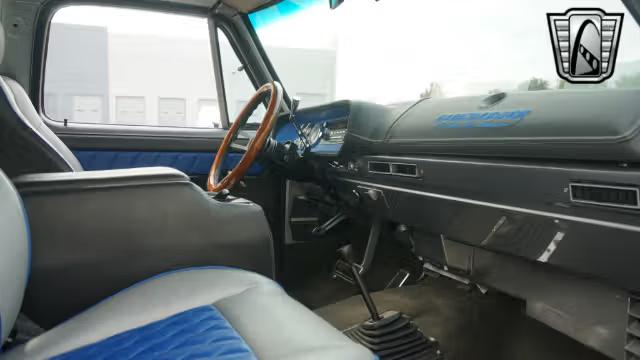 1975 Dodge Ramcharger SE 440 Restomod