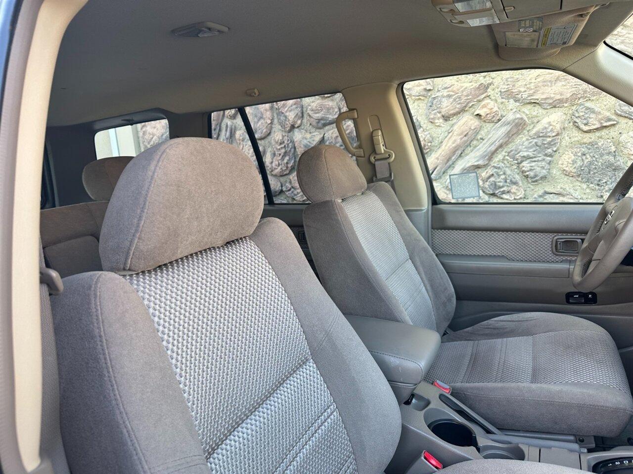 2004 Nissan Pathfinder SE