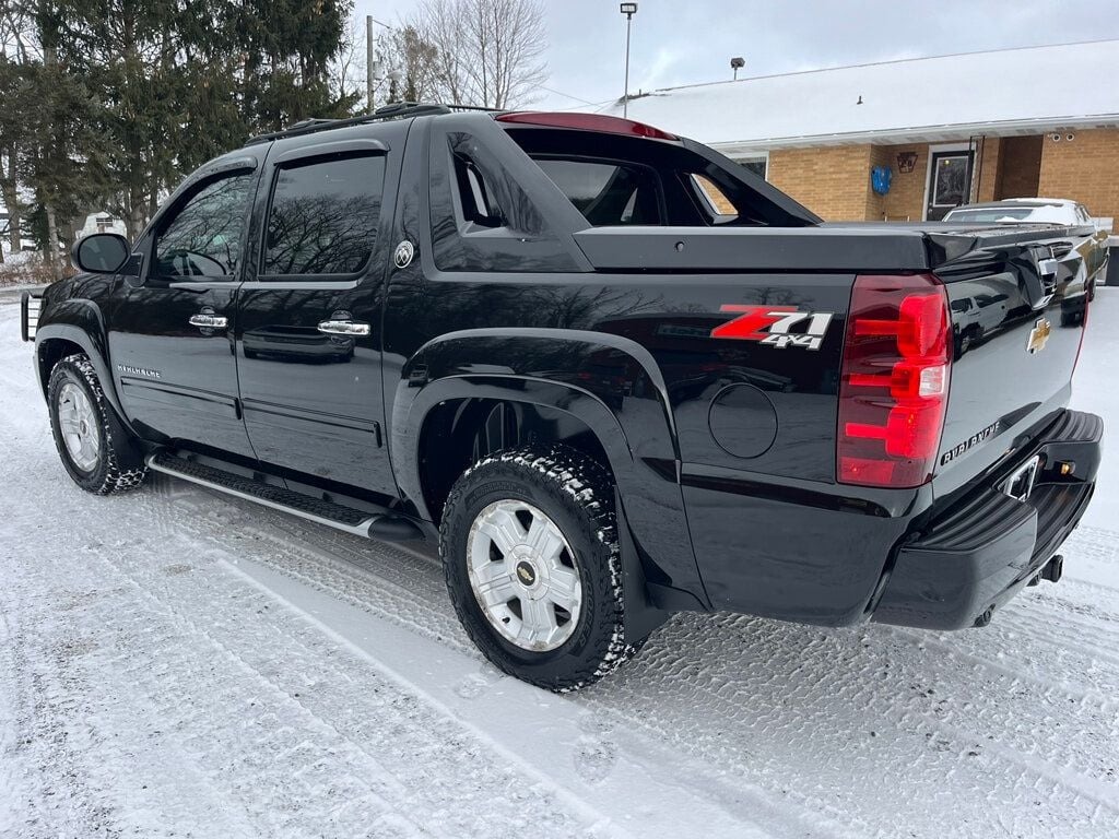 2013 Chevrolet Avalanche Z71 - 4