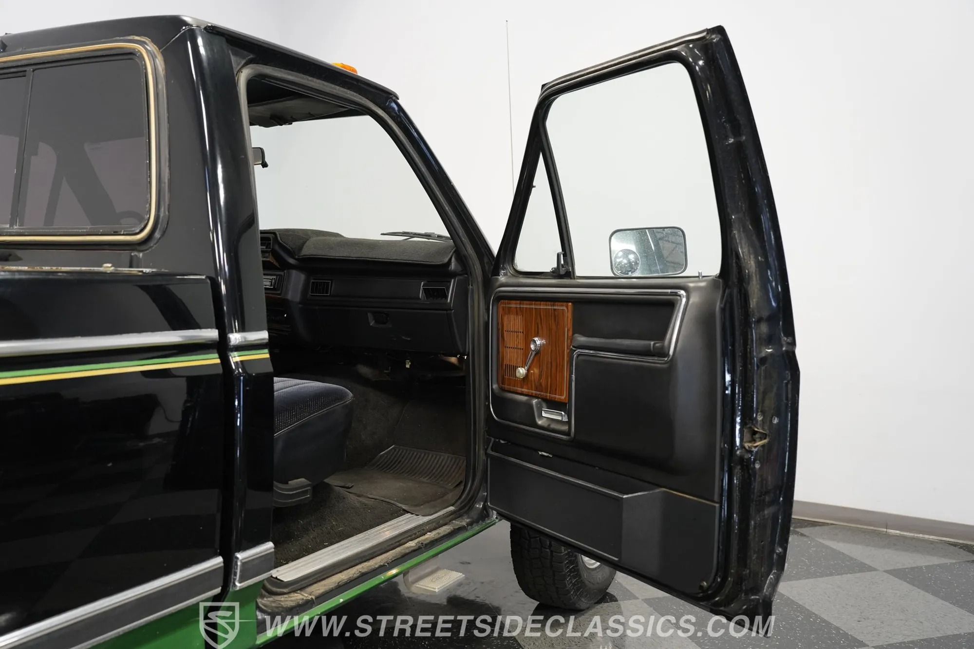 1983 Ford F-250 XLT 4×4