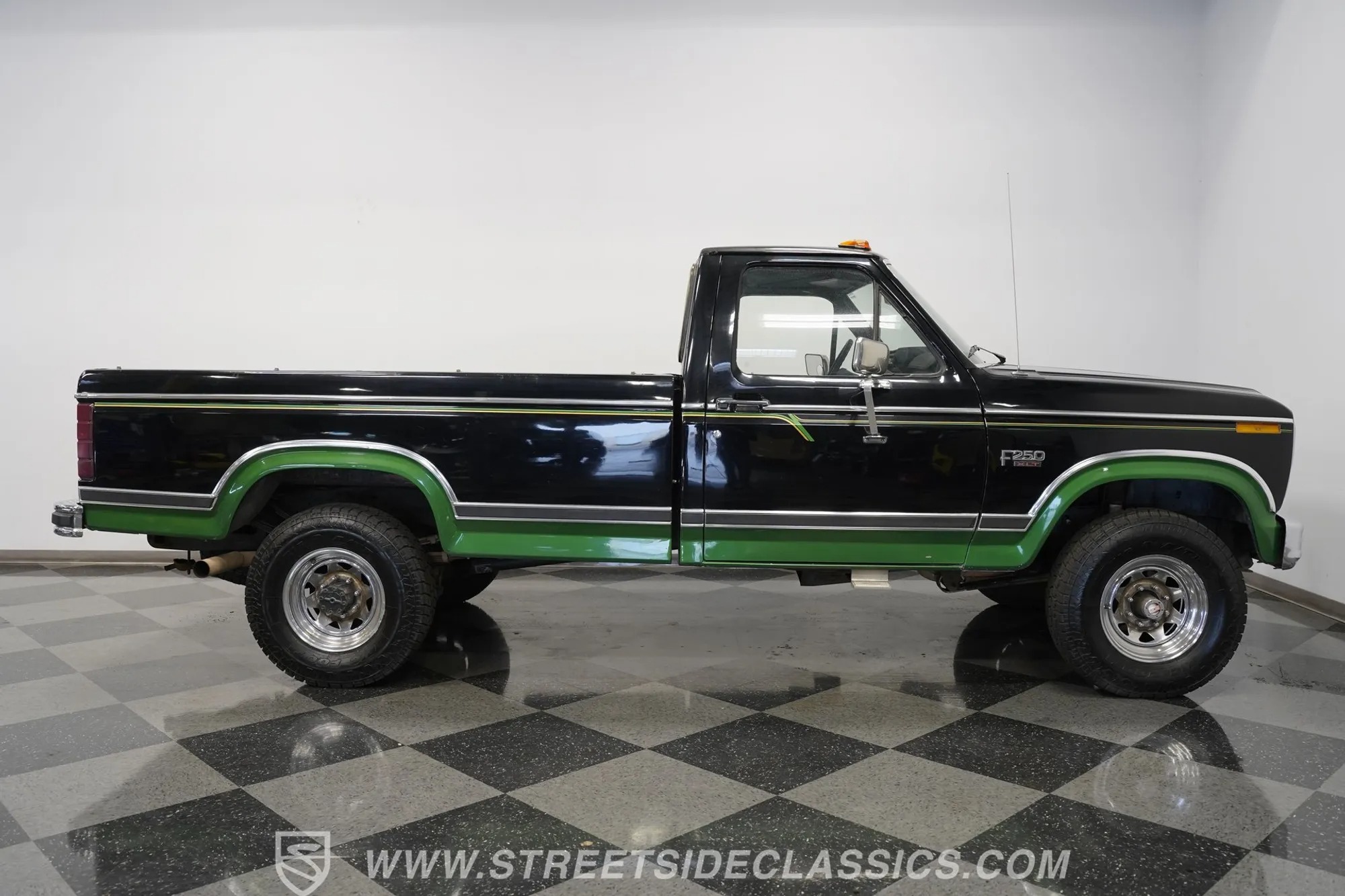 1983 Ford F-250 XLT 4×4