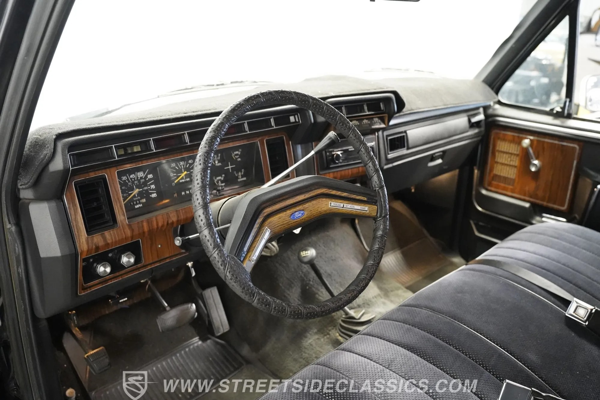 1983 Ford F-250 XLT 4×4