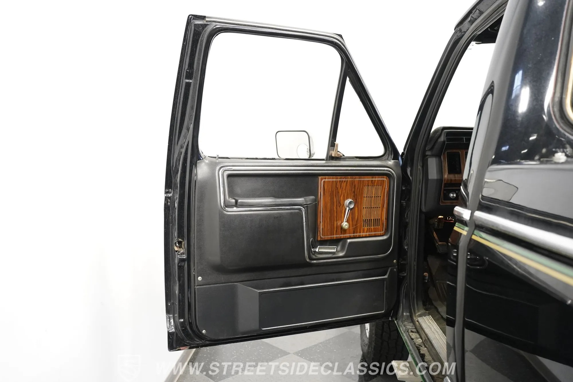 1983 Ford F-250 XLT 4×4