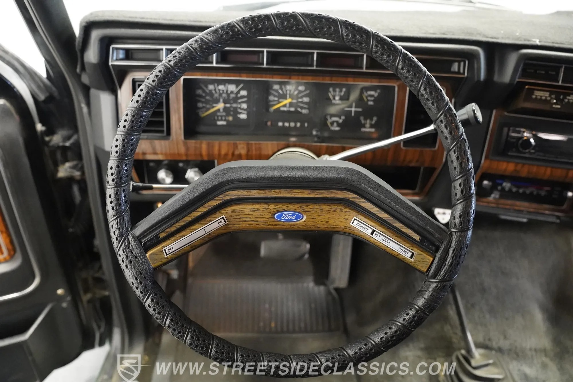 1983 Ford F-250 XLT 4×4