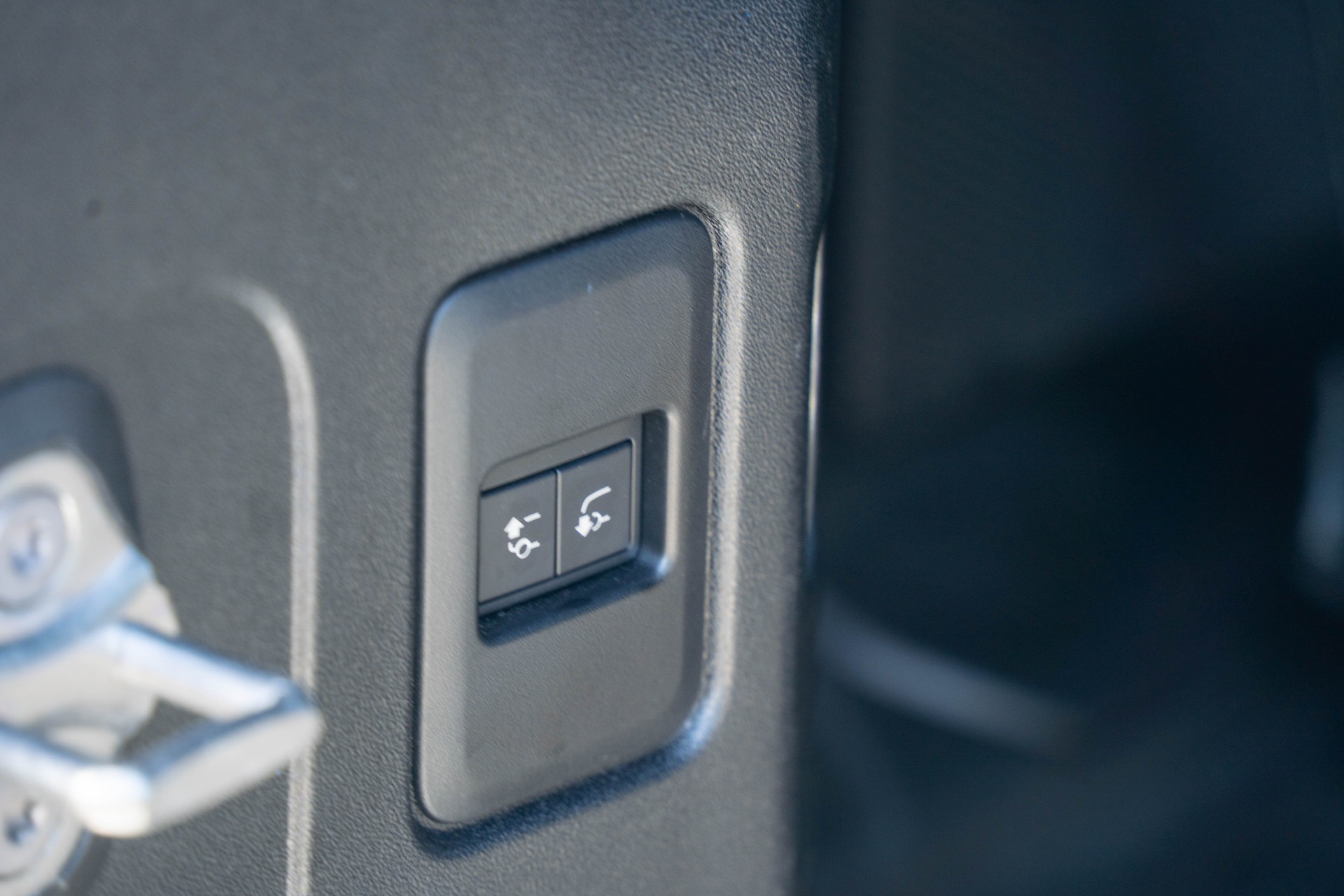 2023 Land Rover Defender 110 S