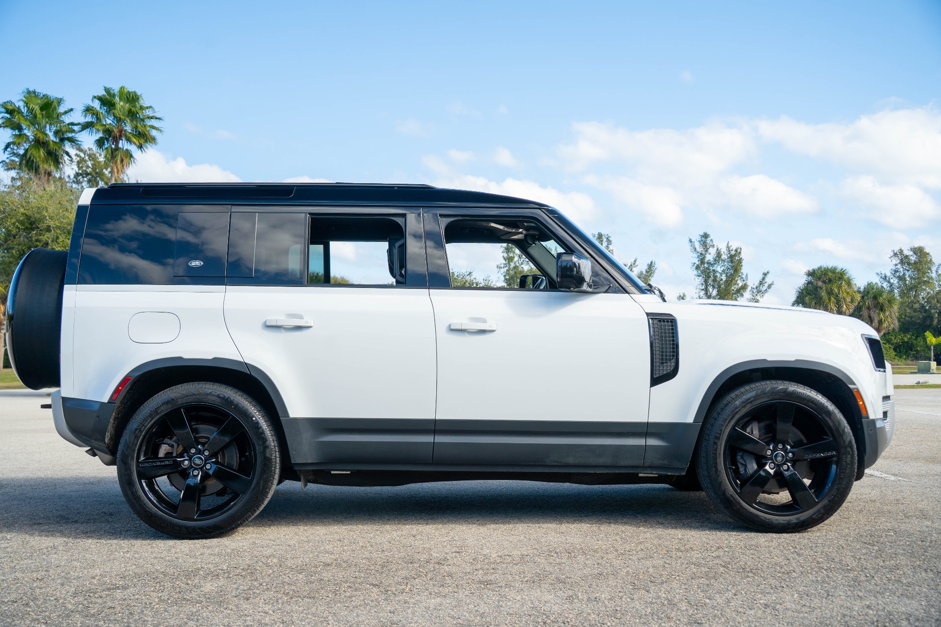 2023 Land Rover Defender 110 S