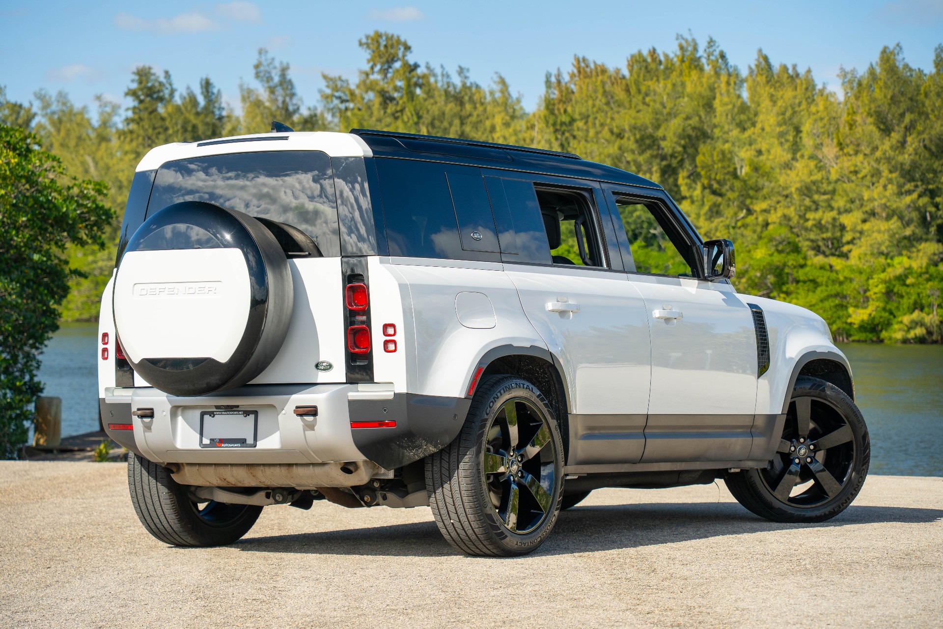 2023 Land Rover Defender 110 S