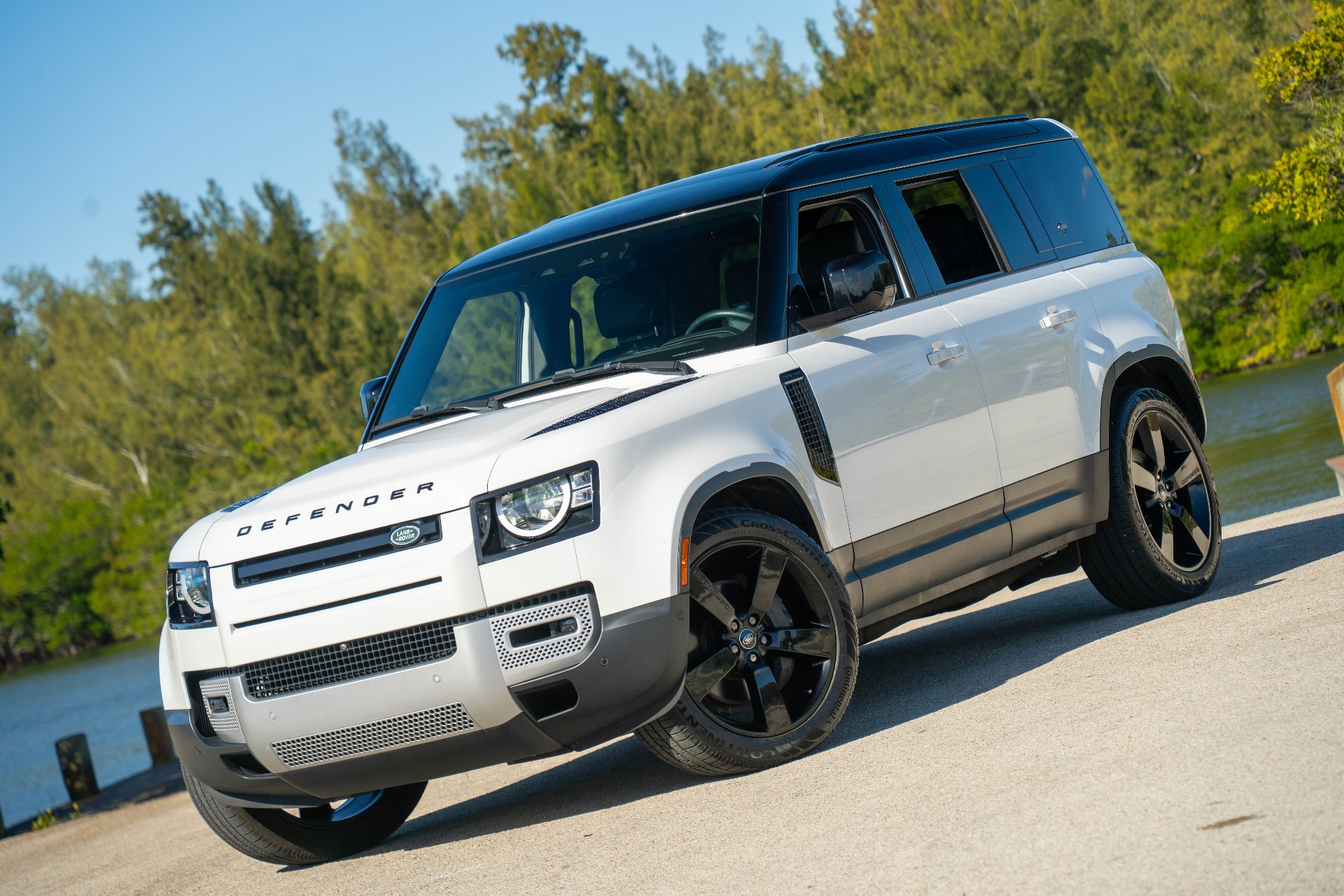 2023 Land Rover Defender 110 S