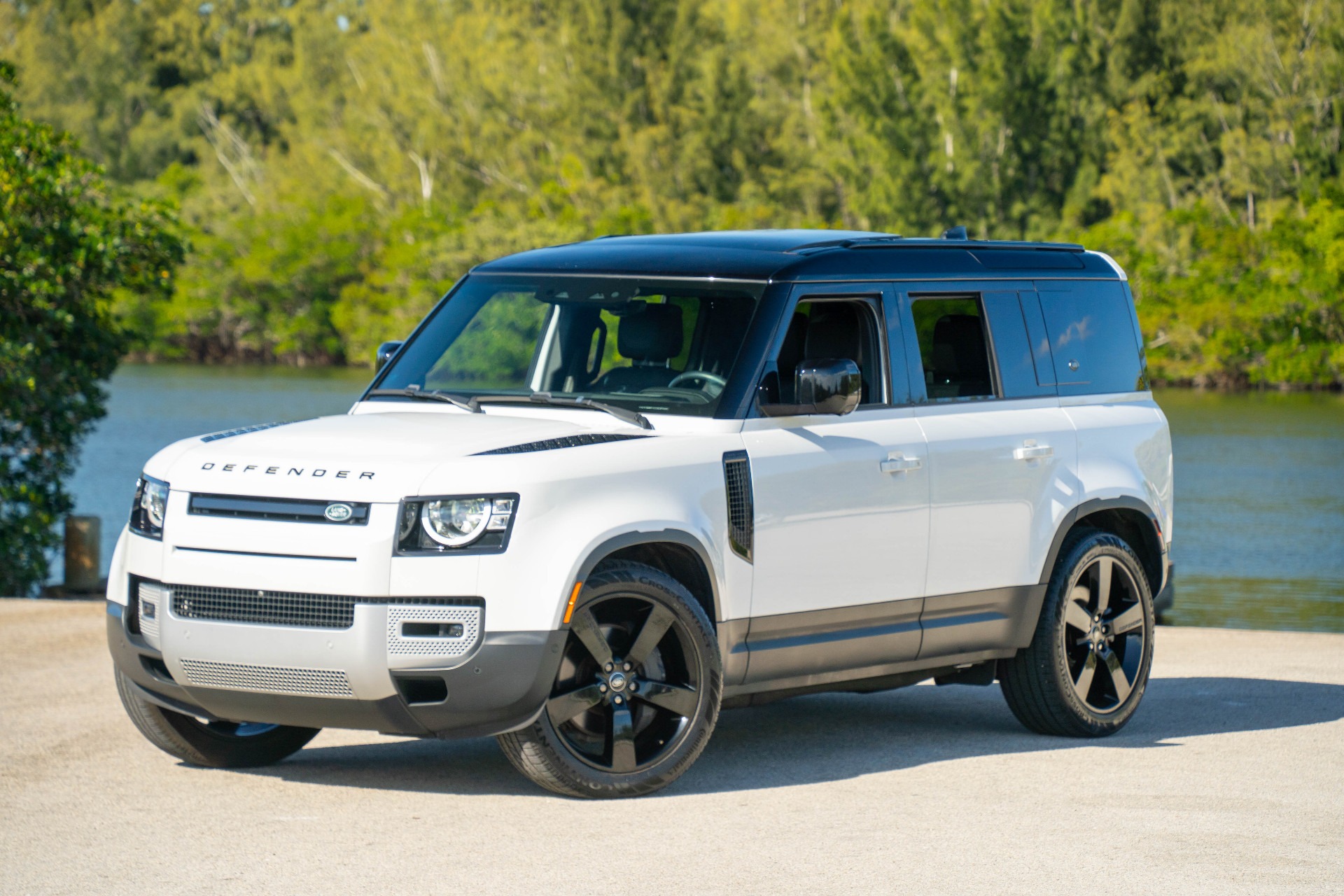 2023 Land Rover Defender 110 S