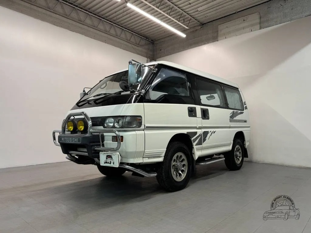  Mitsubishi Delica