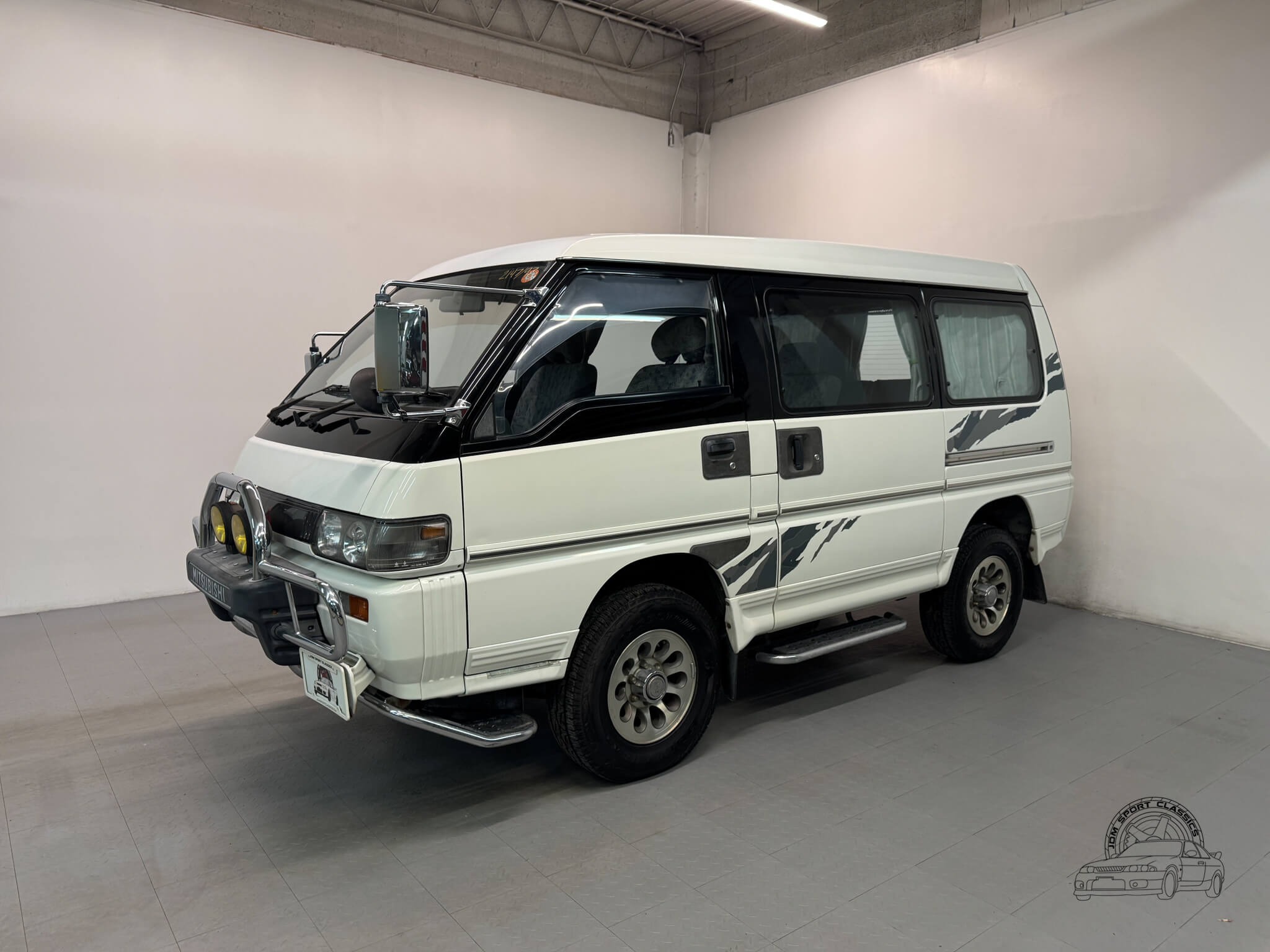 1997 Mitsubishi Delica Starwagon Active World