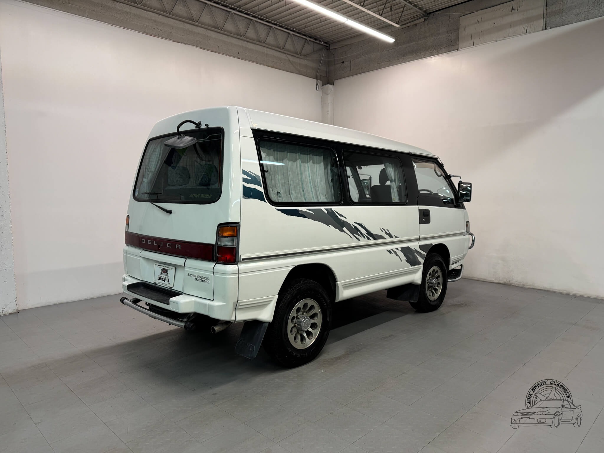 1997 Mitsubishi Delica Starwagon Active World - 4