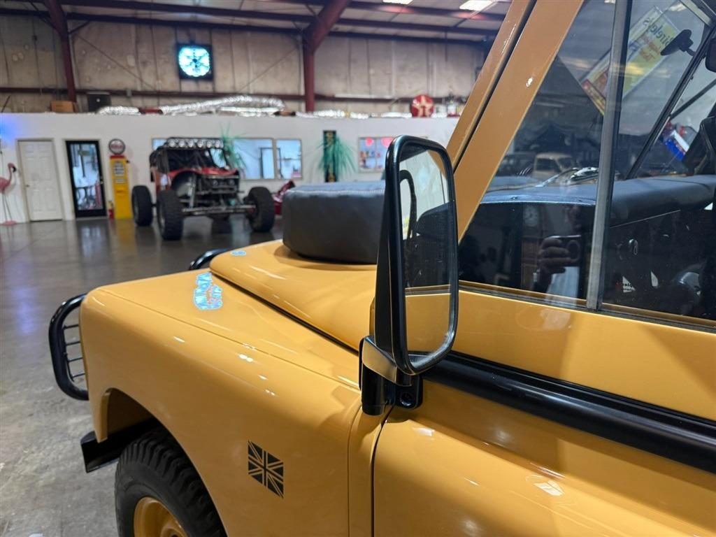 1981 Land Rover Series III 109 High-Cap