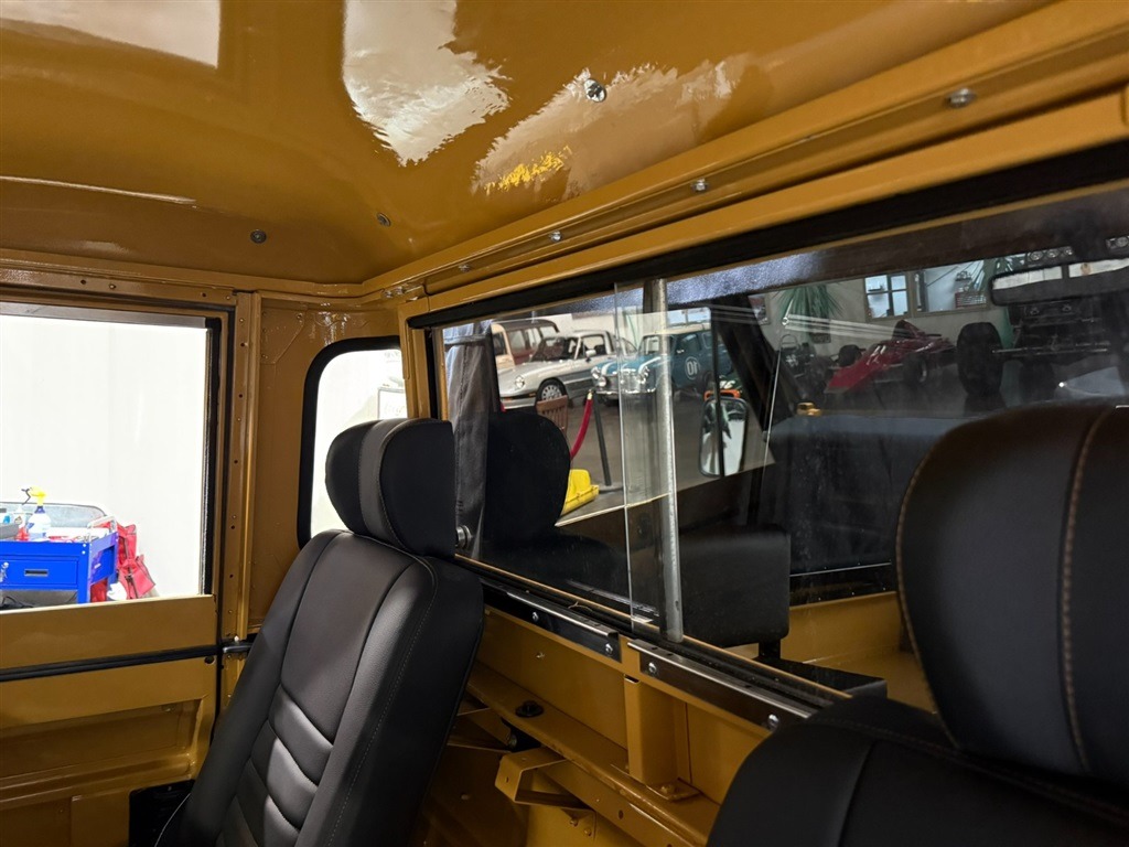 1981 Land Rover Series III 109 High-Cap