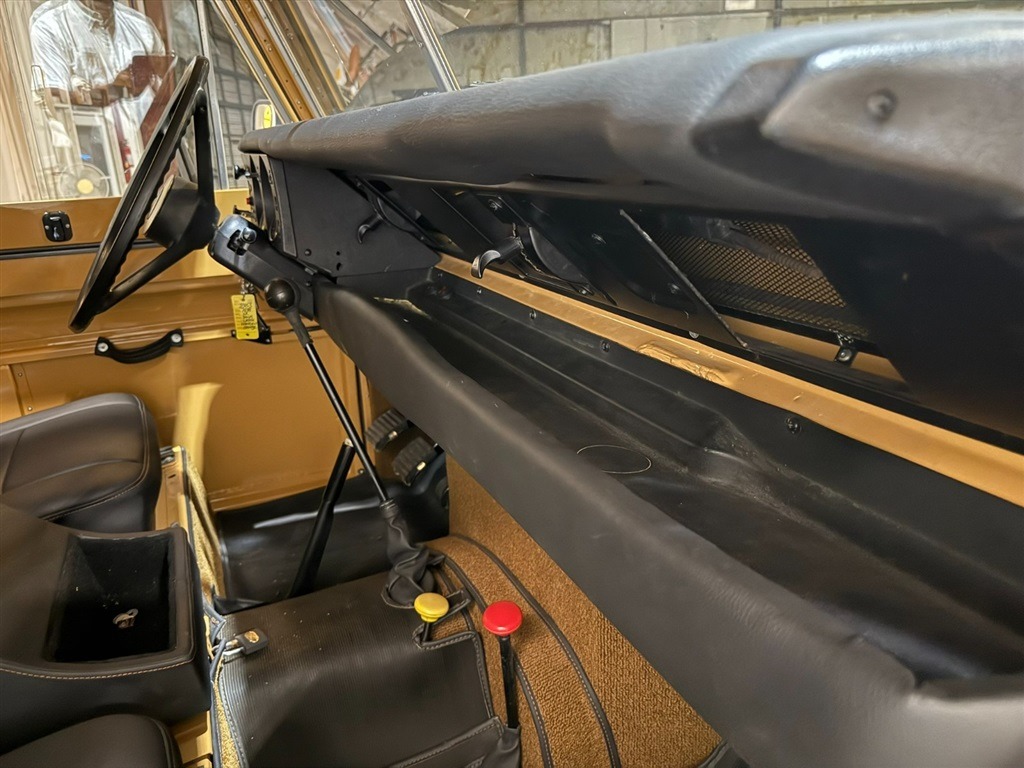 1981 Land Rover Series III 109 High-Cap