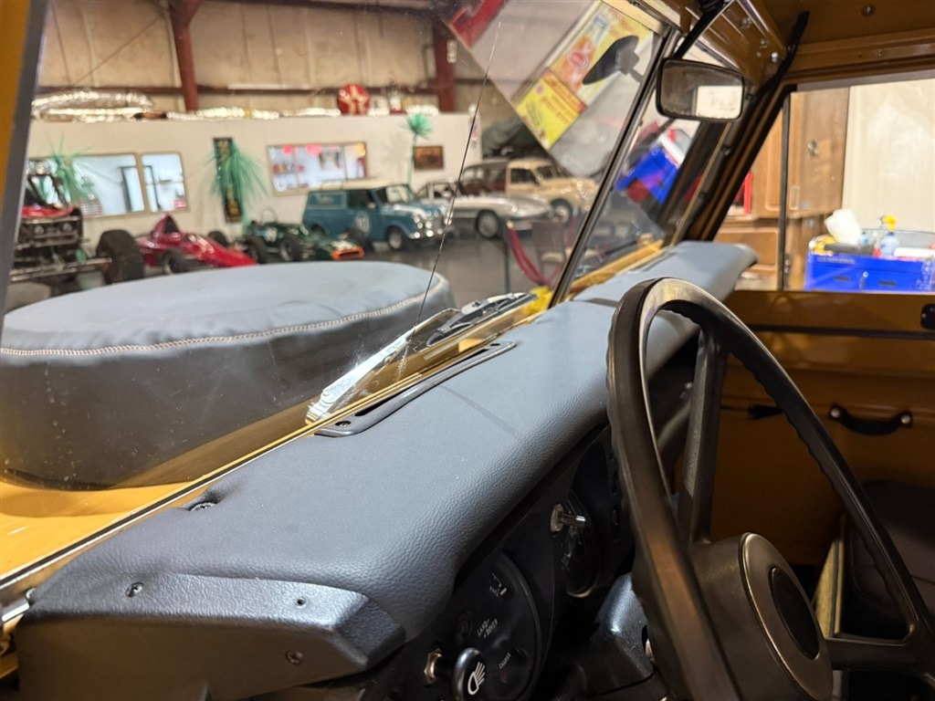 1981 Land Rover Series III 109 High-Cap