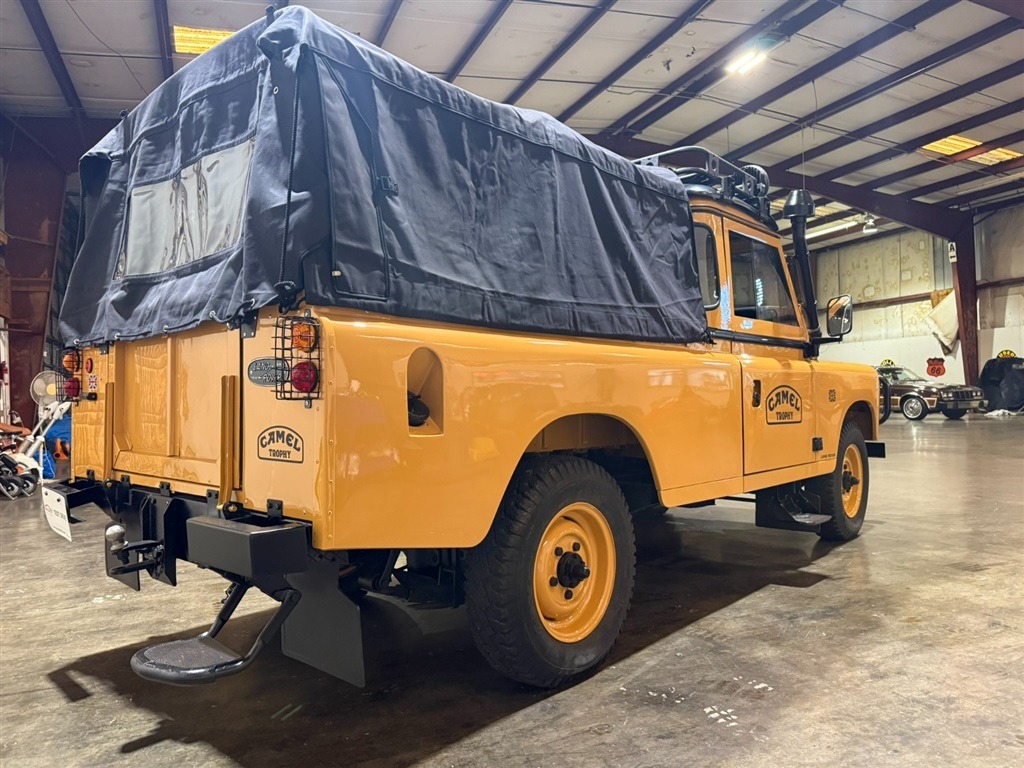 1981 Land Rover Series III 109 High-Cap - 3