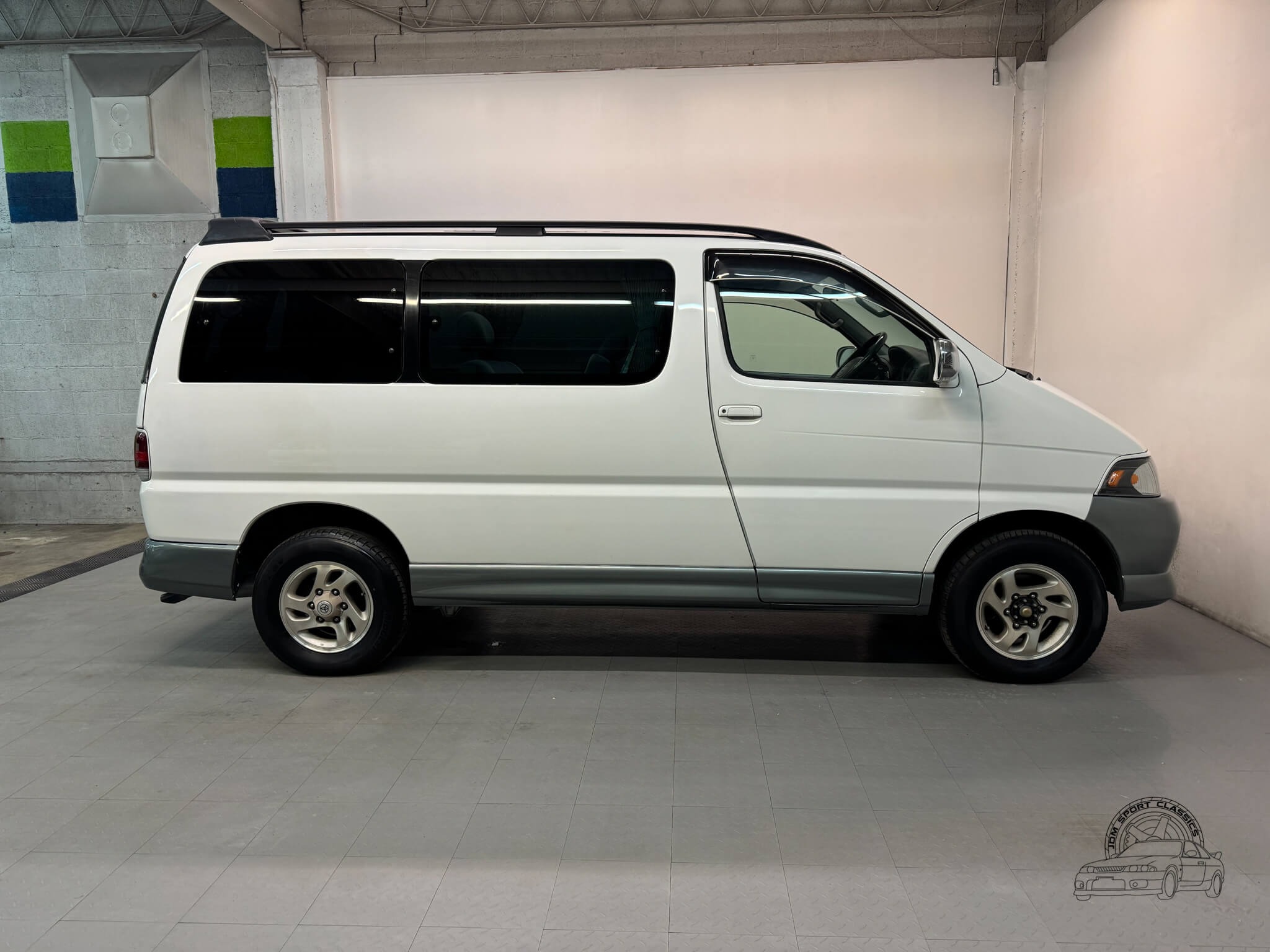 1998 Toyota HiAce Regius Wind Tourer