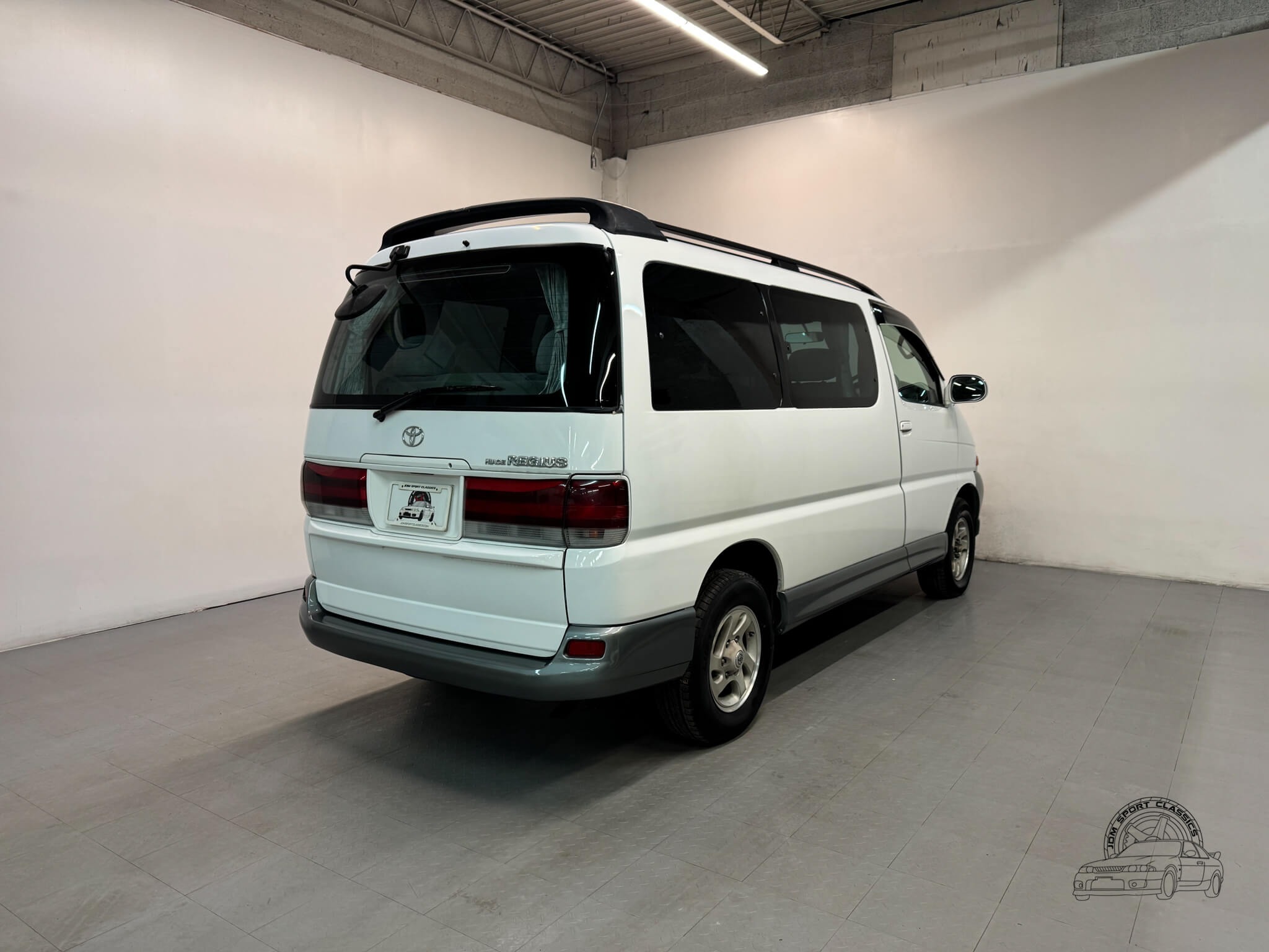 1998 Toyota HiAce Regius Wind Tourer - 4