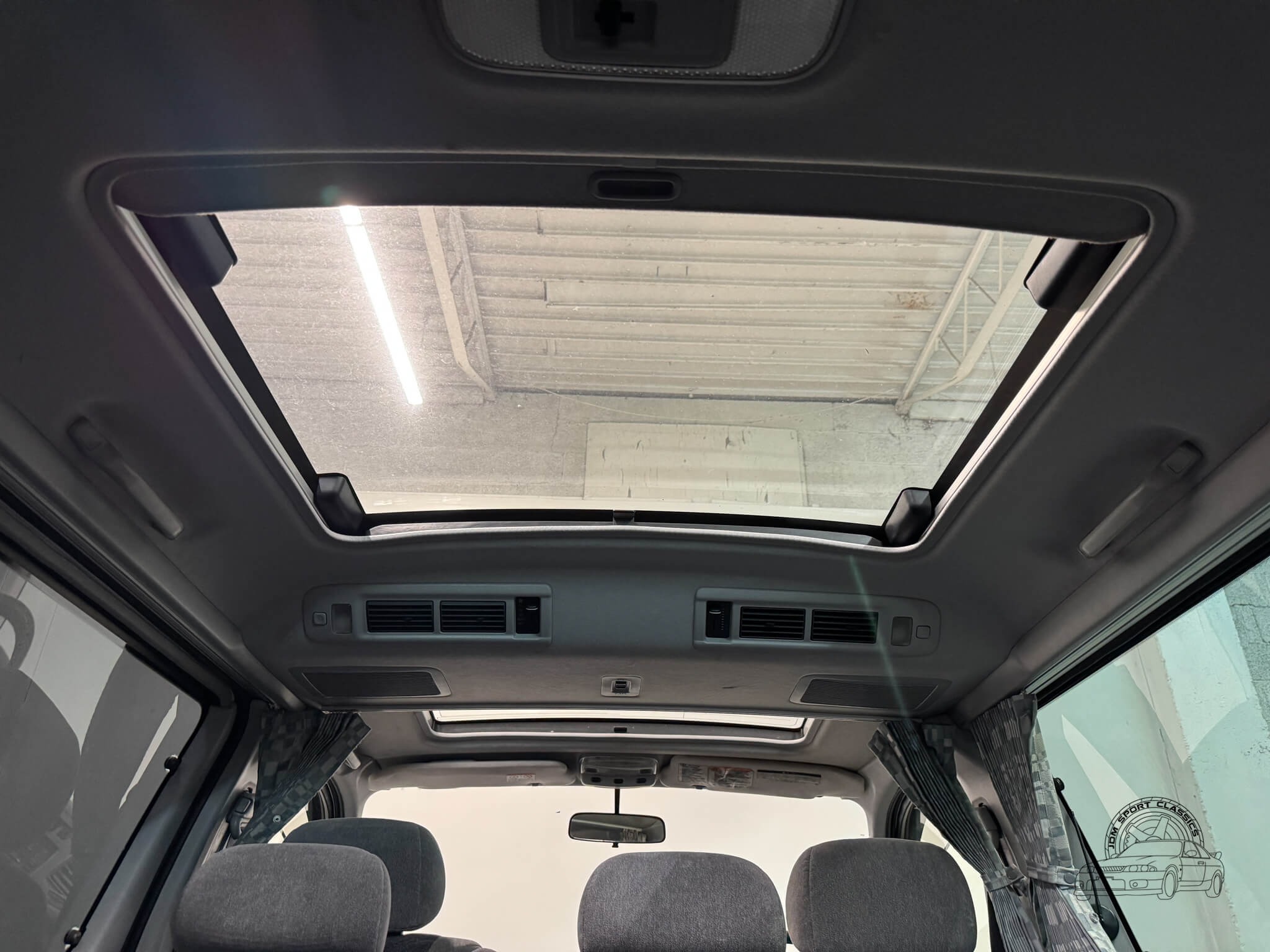 1998 Toyota HiAce Regius Wind Tourer