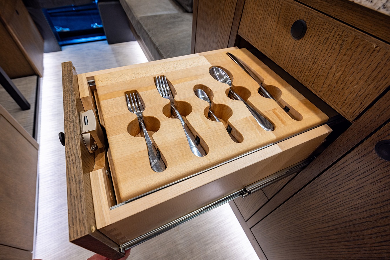 2020 EarthRoamer XV-LTi 010