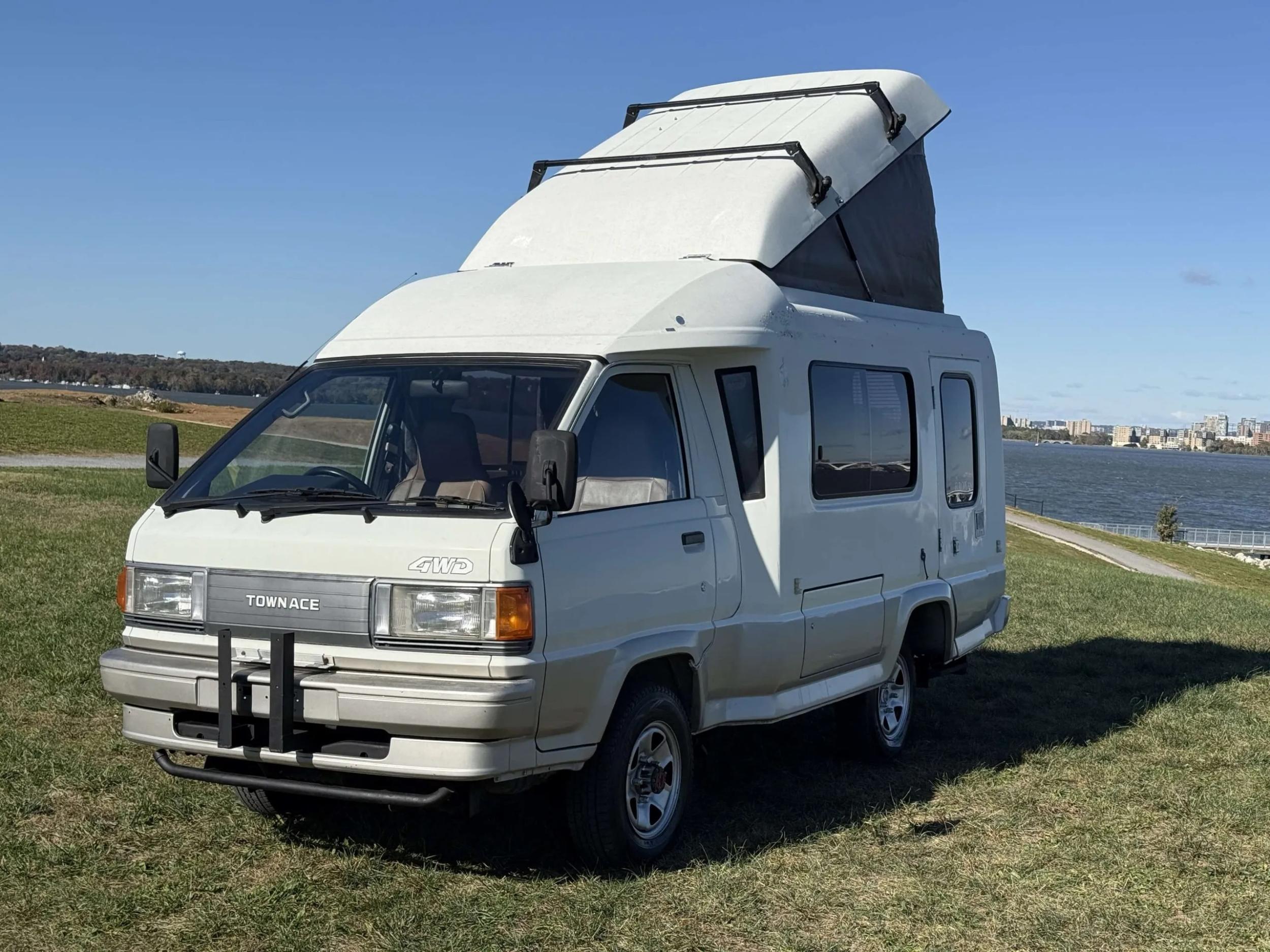 1992 Toyota TownAce Pop-Top Camper