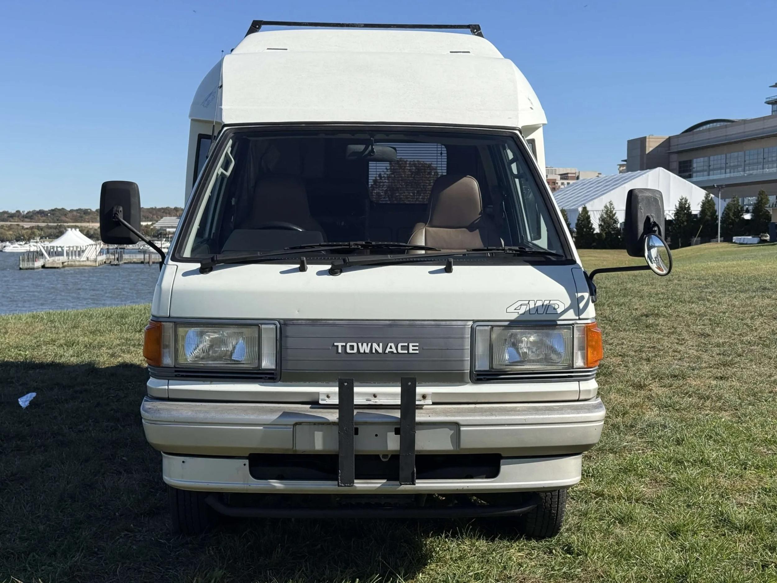 1992 Toyota TownAce Pop-Top Camper