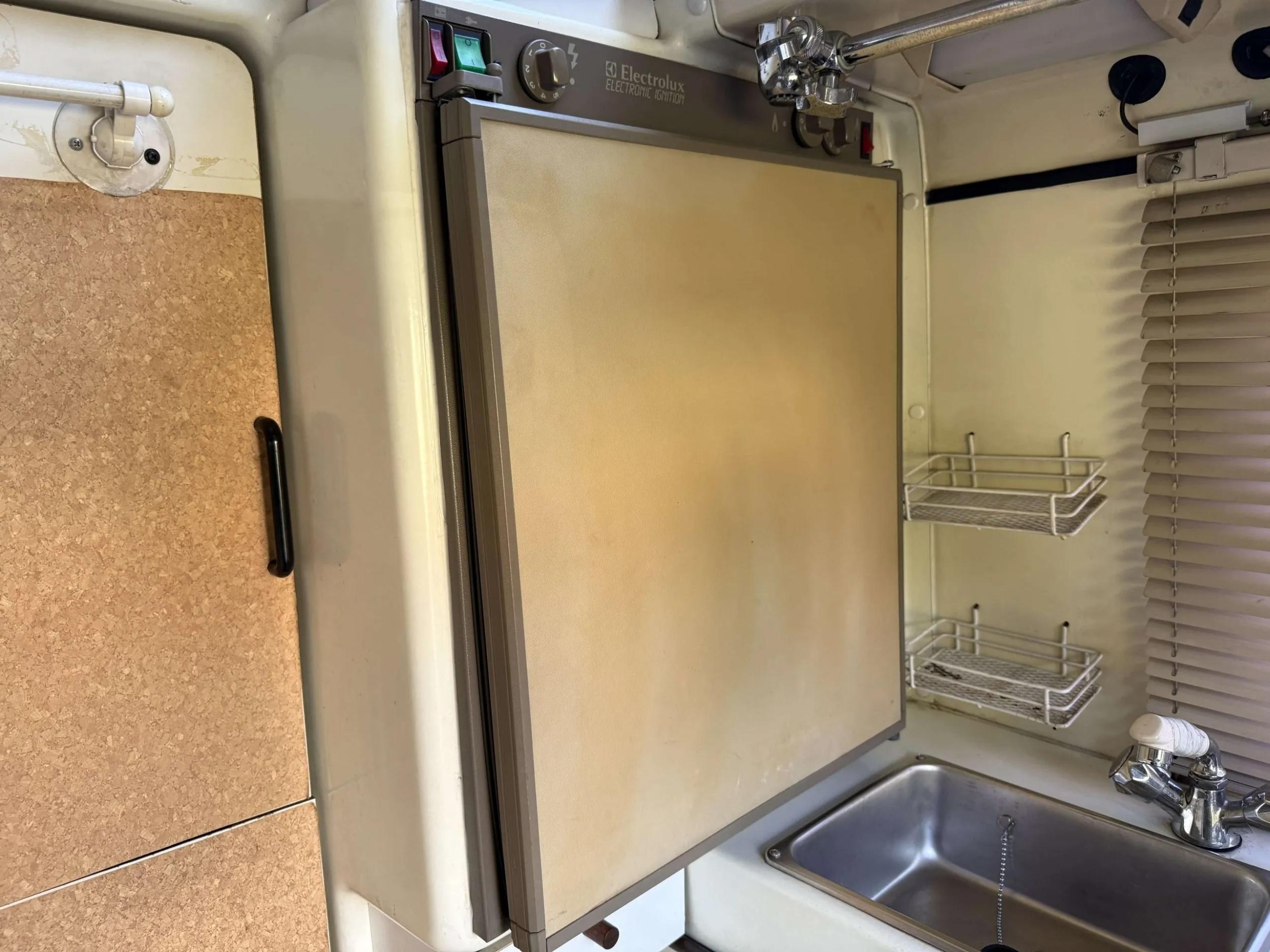 1992 Toyota TownAce Pop-Top Camper