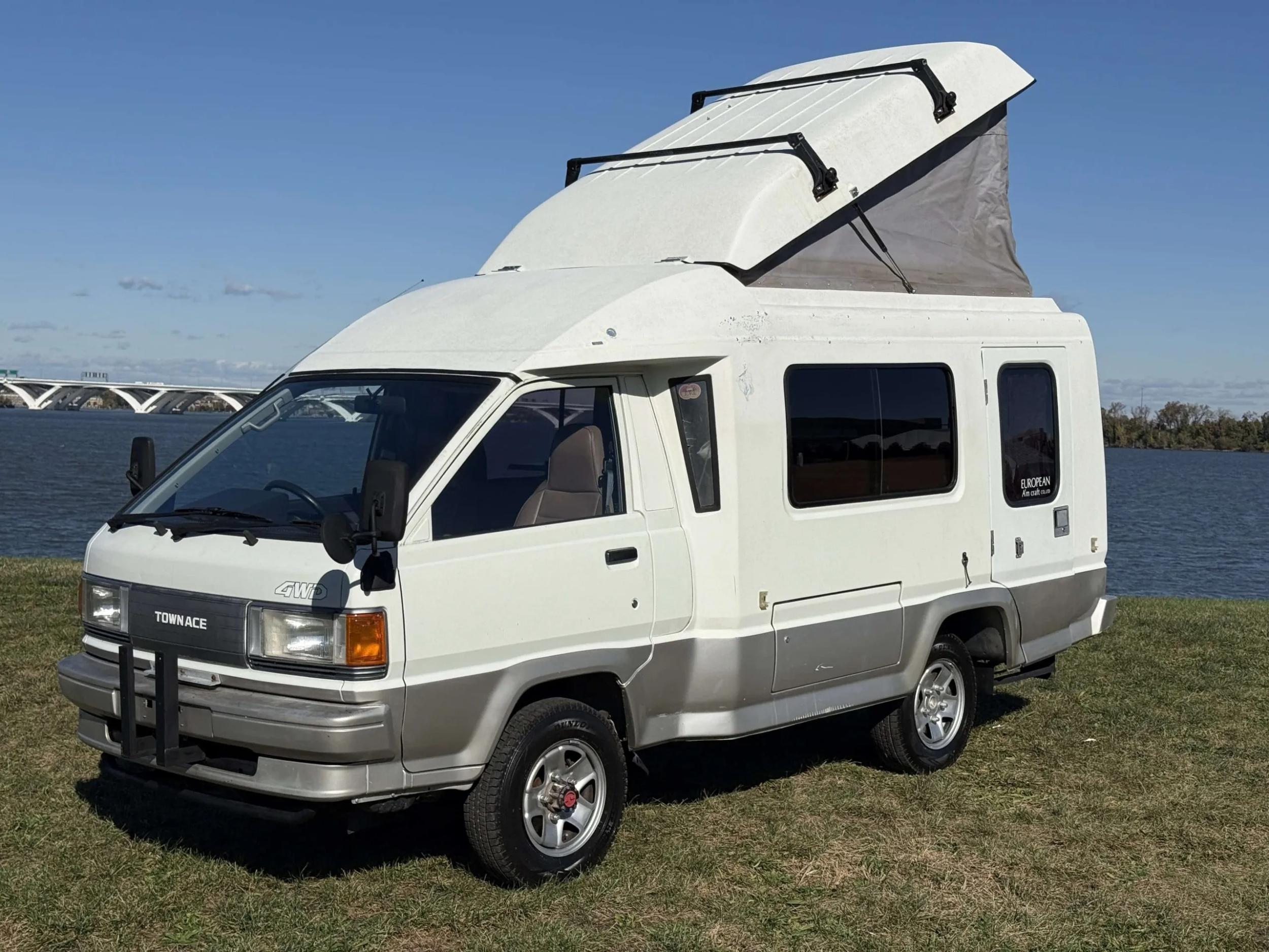 1992 Toyota TownAce Pop-Top Camper