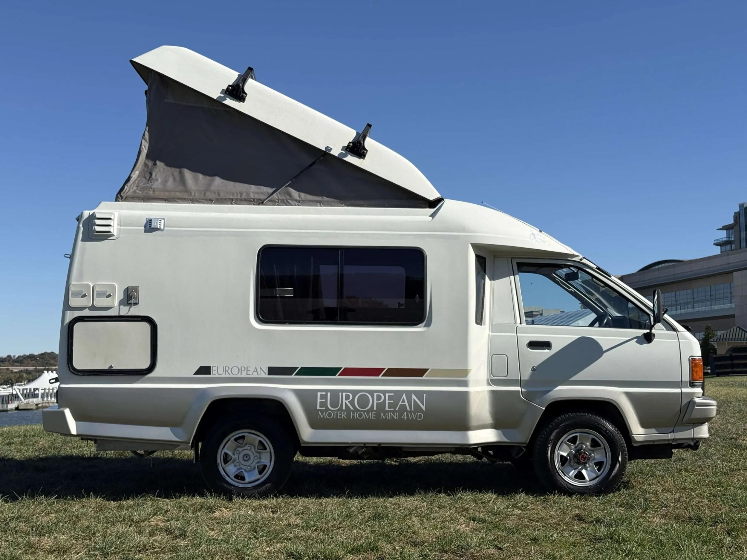 1992 Toyota TownAce Pop-Top Camper - 2