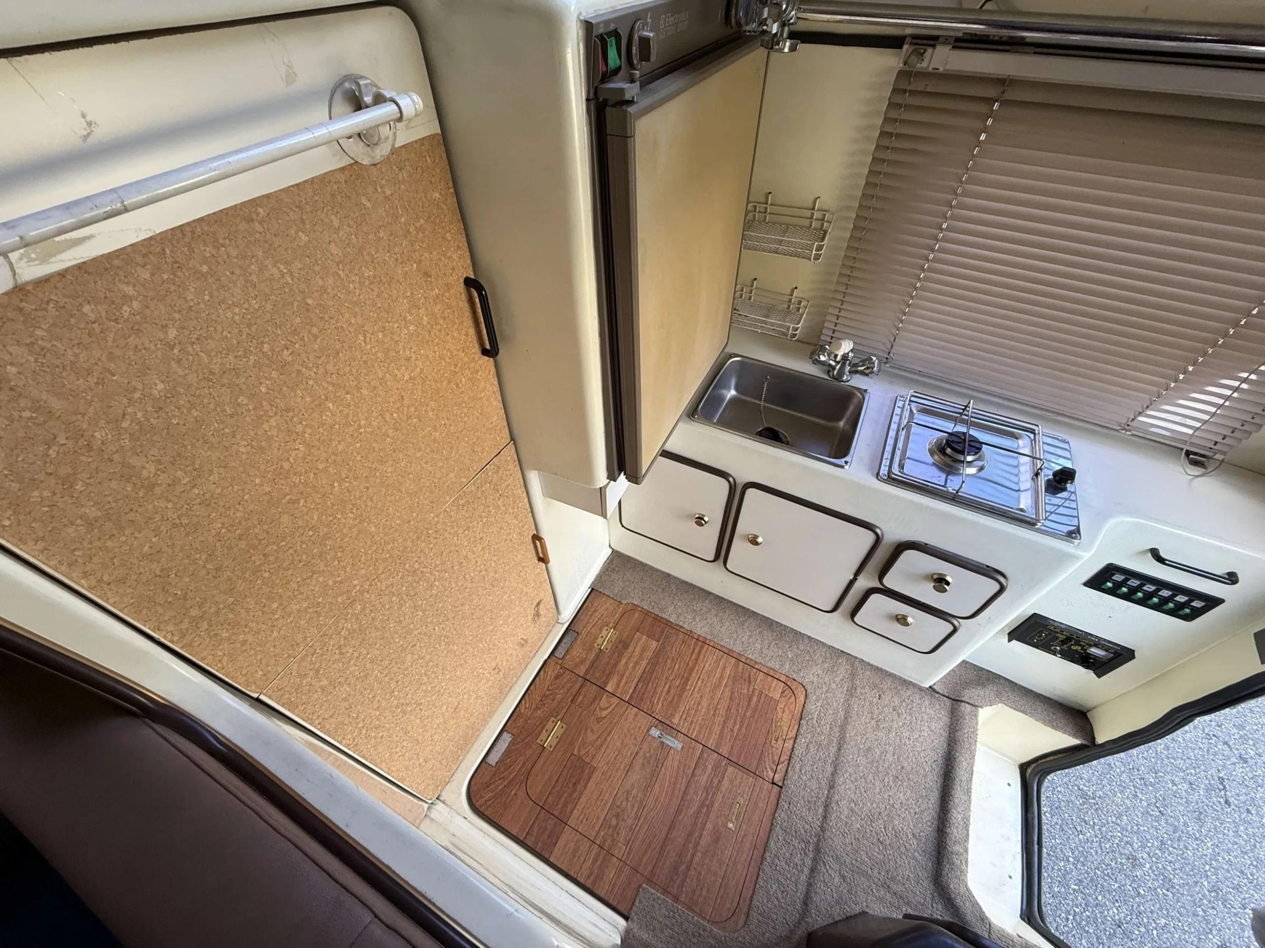 1992 Toyota TownAce Pop-Top Camper