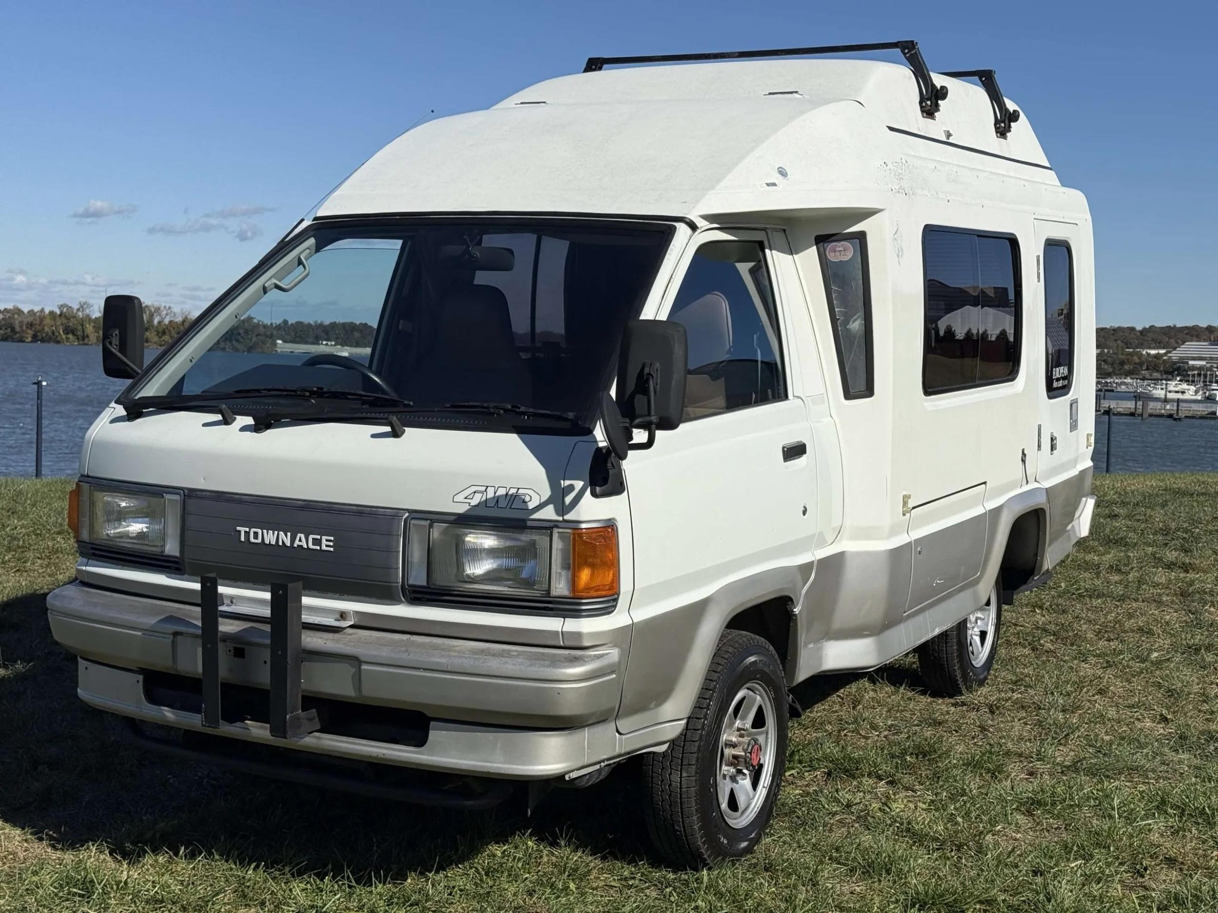 1992 Toyota TownAce Pop-Top Camper