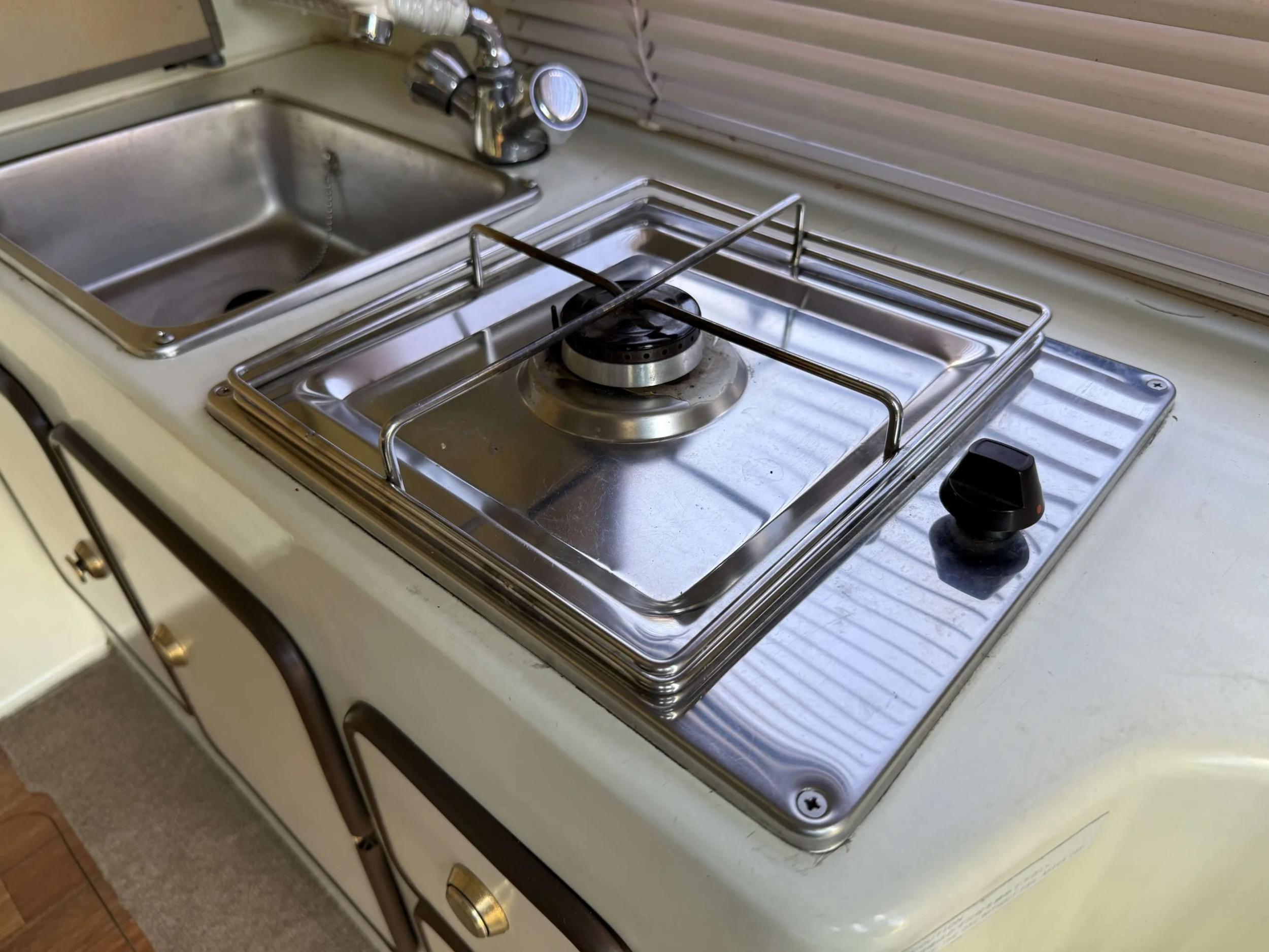 1992 Toyota TownAce Pop-Top Camper