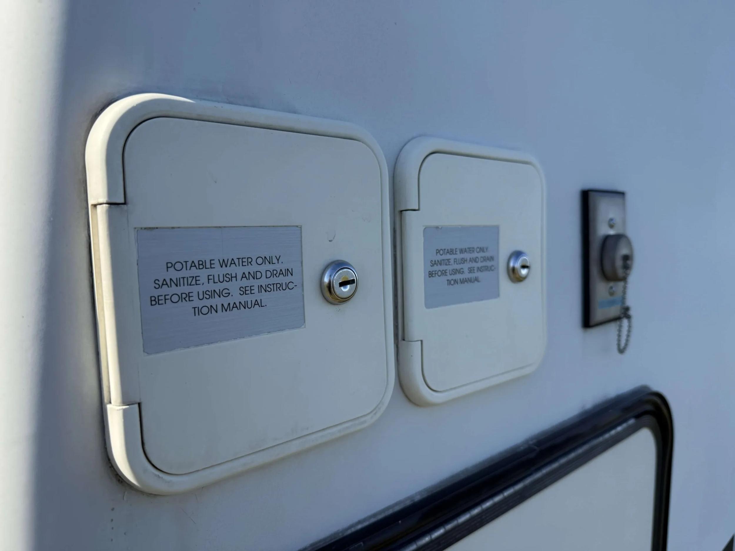 1992 Toyota TownAce Pop-Top Camper