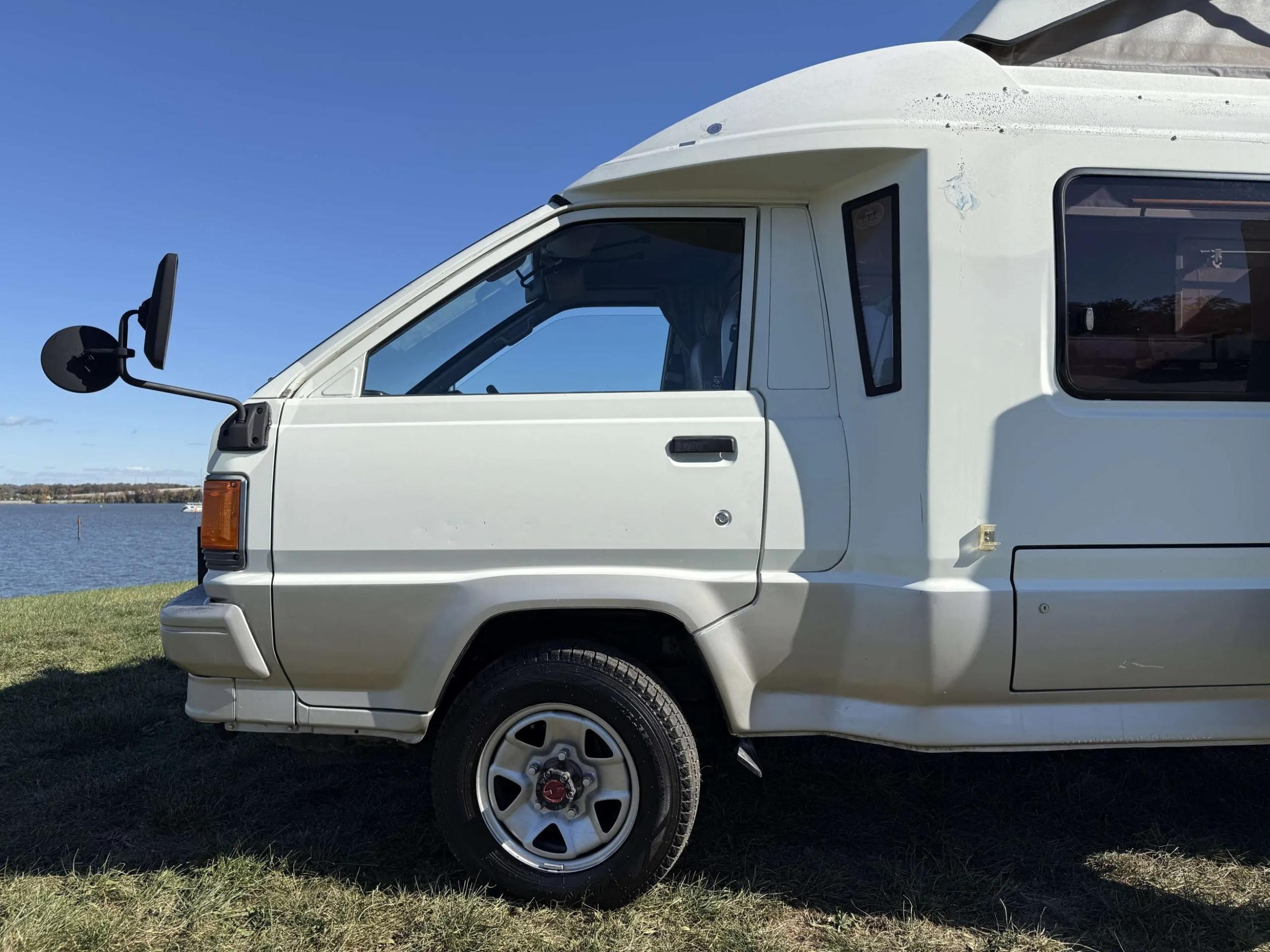 1992 Toyota TownAce Pop-Top Camper