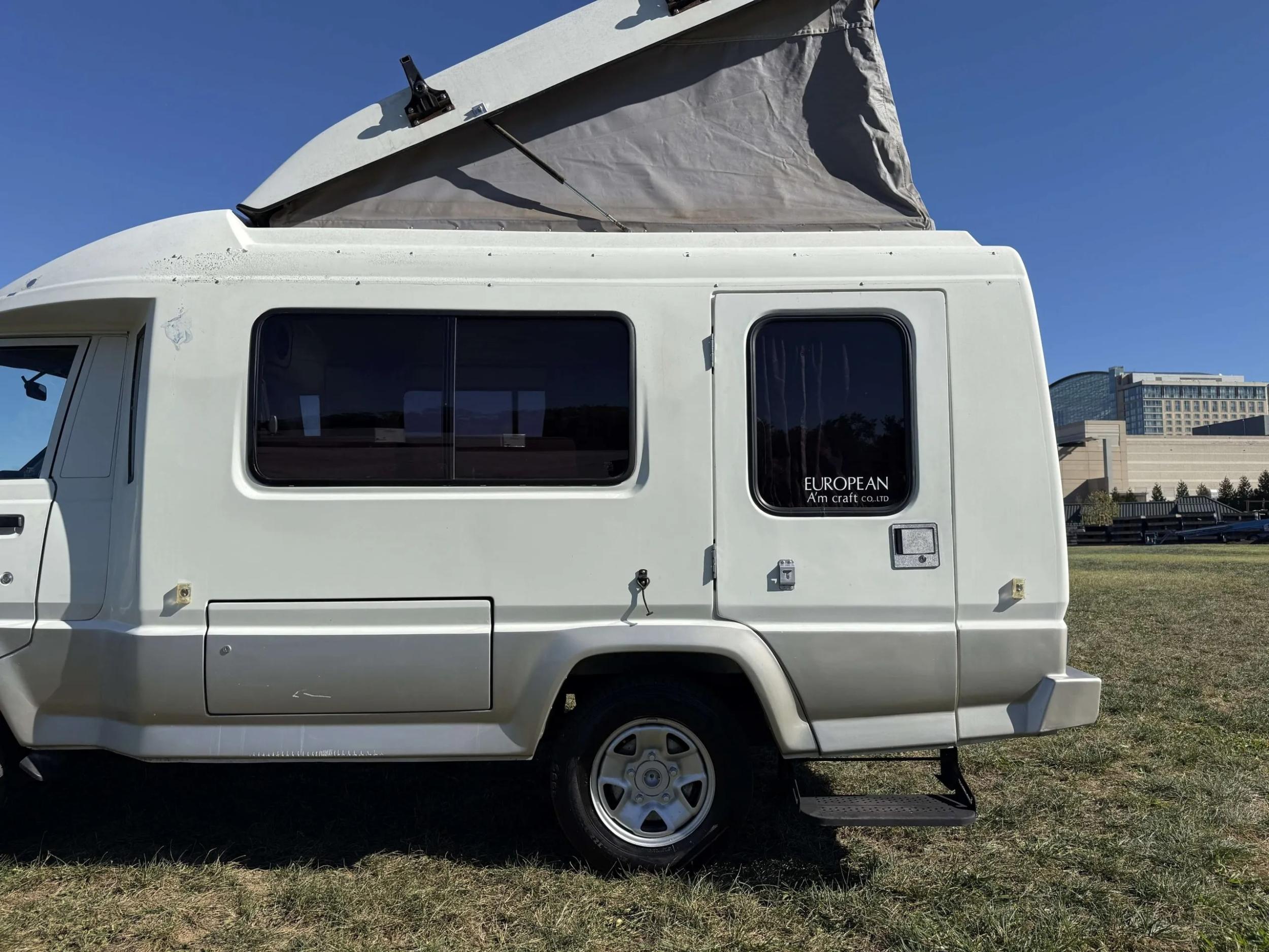 1992 Toyota TownAce Pop-Top Camper