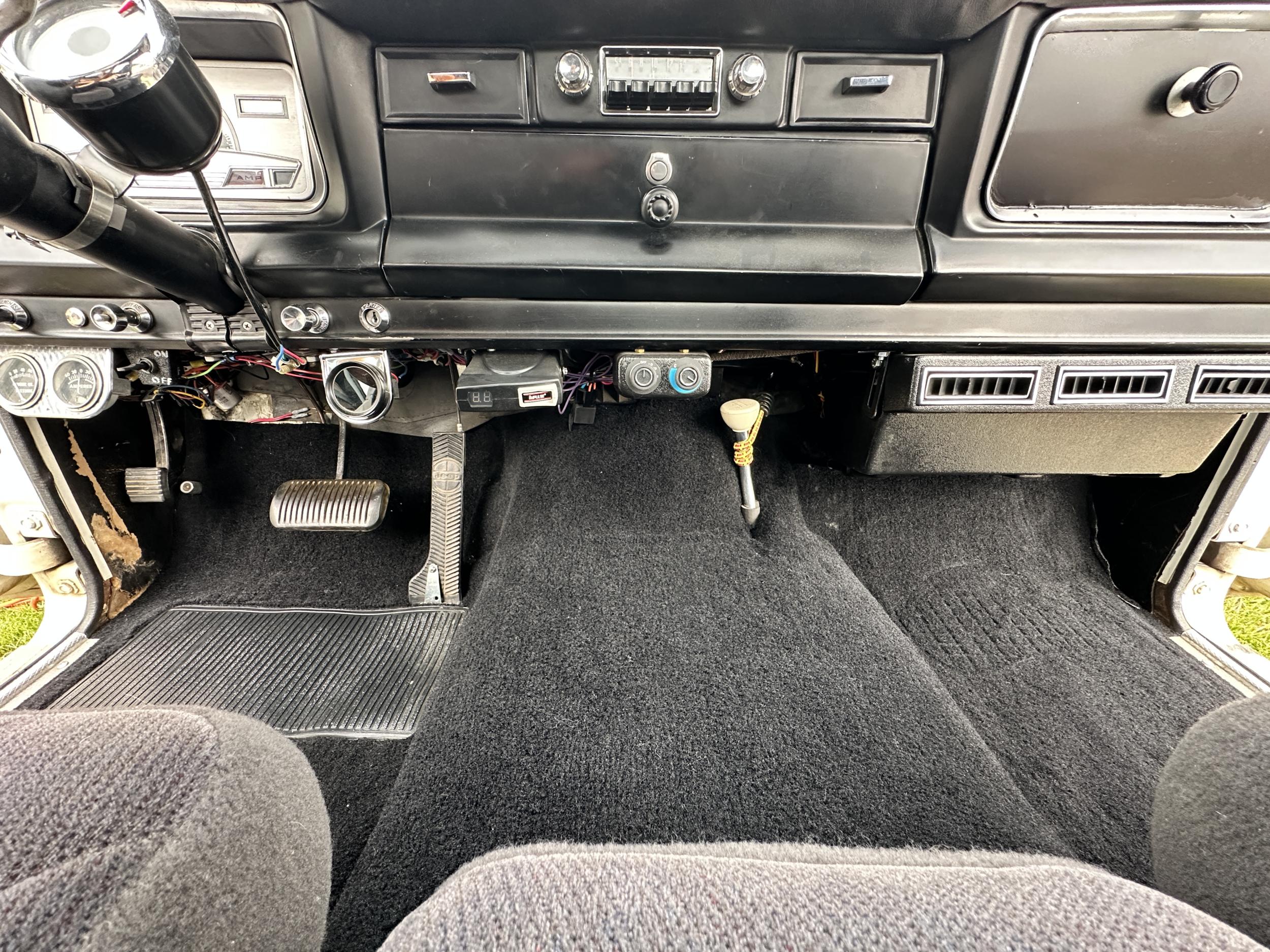 1972 Jeep J-4800 Camper Special