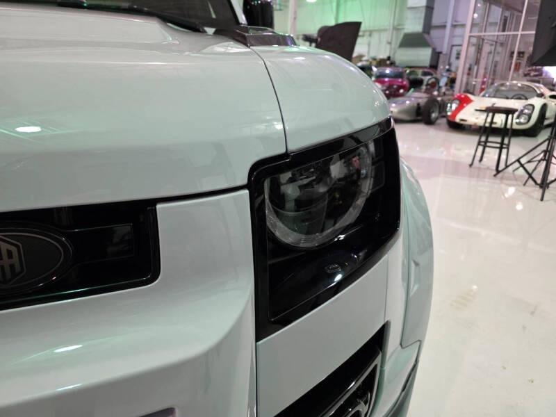 2024 Land Rover Defender 110 V8 P525