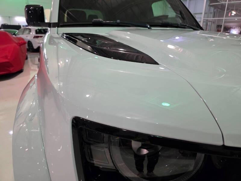 2024 Land Rover Defender 110 V8 P525